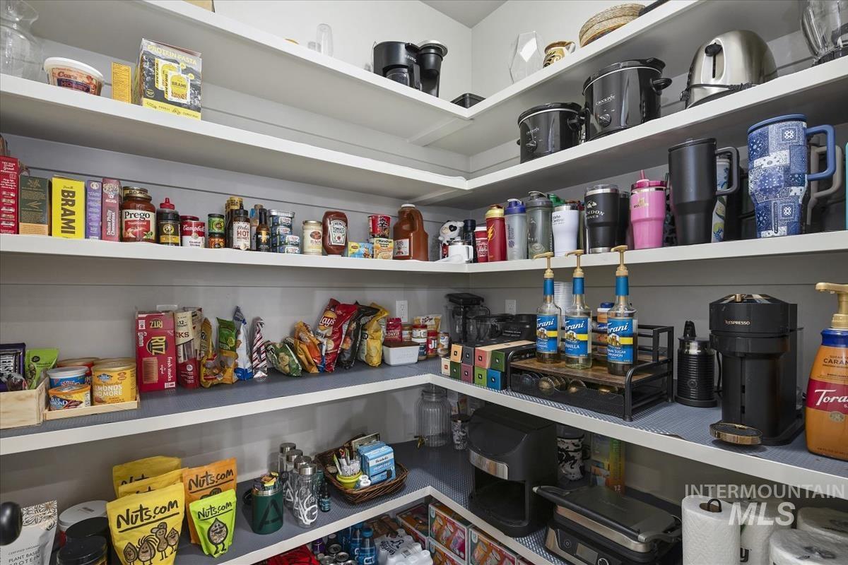 1980 Scotch Pine Dr., Middleton, Idaho 83644, 3 Bedrooms, 2 Bathrooms, Residential For Sale, Price $569,995,MLS 98973136