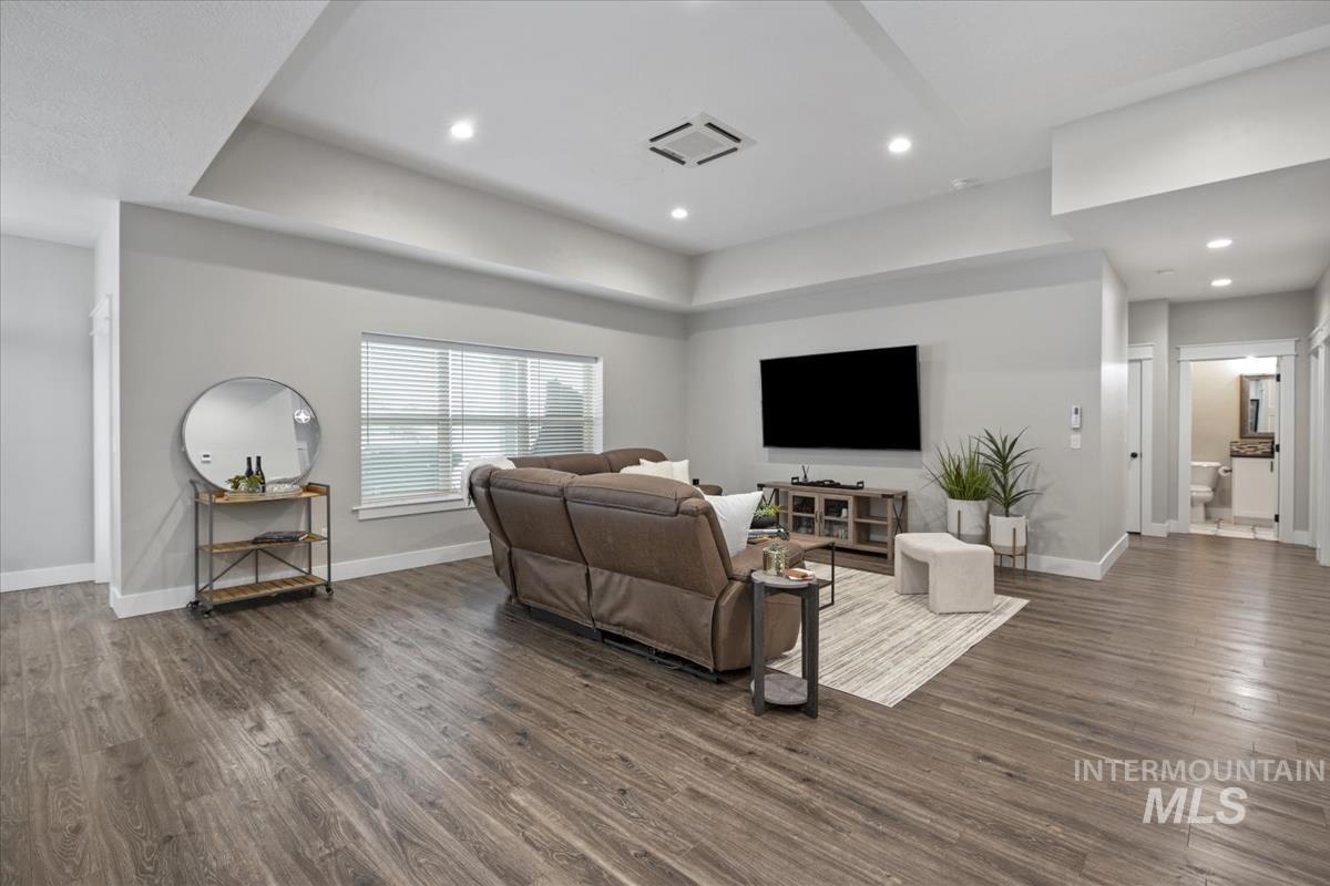 1980 Scotch Pine Dr., Middleton, Idaho 83644, 3 Bedrooms, 2 Bathrooms, Residential For Sale, Price $569,995,MLS 98973136