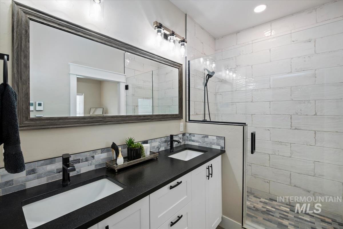 1980 Scotch Pine Dr., Middleton, Idaho 83644, 3 Bedrooms, 2 Bathrooms, Residential For Sale, Price $569,995,MLS 98973136