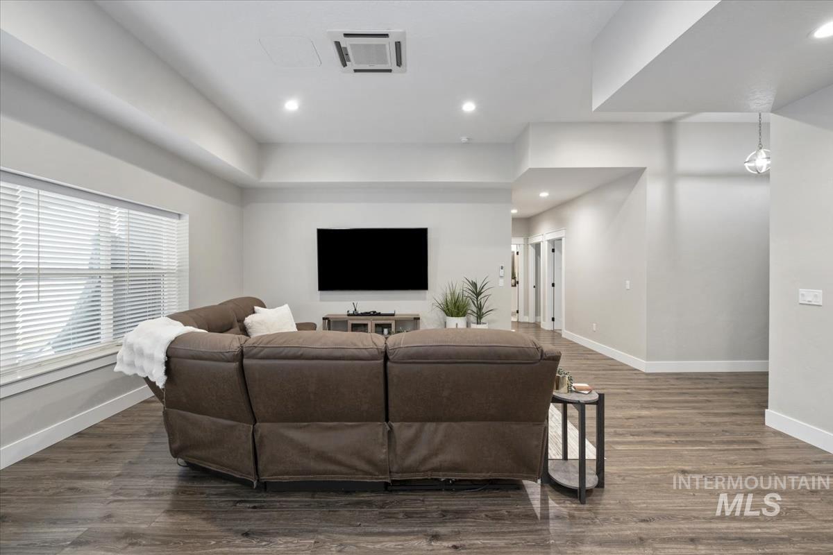 1980 Scotch Pine Dr., Middleton, Idaho 83644, 3 Bedrooms, 2 Bathrooms, Residential For Sale, Price $569,995,MLS 98973136