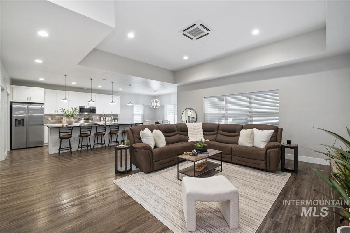 1980 Scotch Pine Dr., Middleton, Idaho 83644, 3 Bedrooms, 2 Bathrooms, Residential For Sale, Price $569,995,MLS 98973136