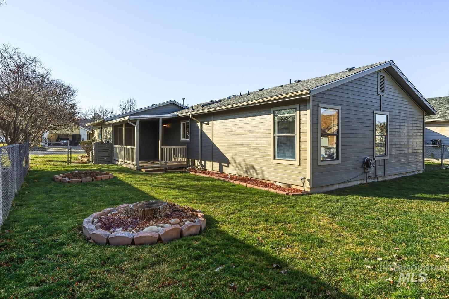 8290 W Clubhouse Ln., Garden City, Idaho 83714, 2 Bedrooms, 2 Bathrooms, Residential For Sale, Price $399,000,MLS 98973138