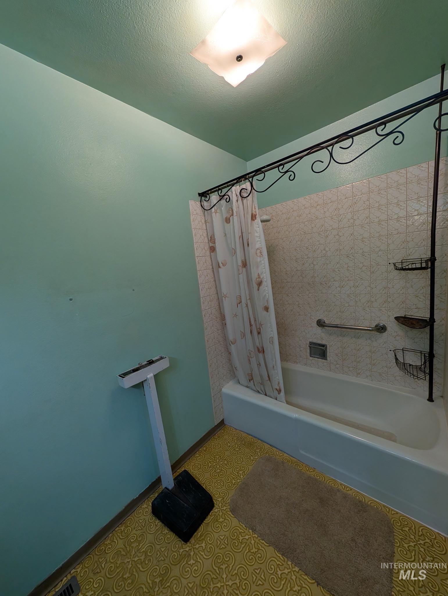 422 Old School Ave., Stites, Idaho 83552, 3 Bedrooms, 1 Bathroom, Residential For Sale, Price $175,000,MLS 98973153