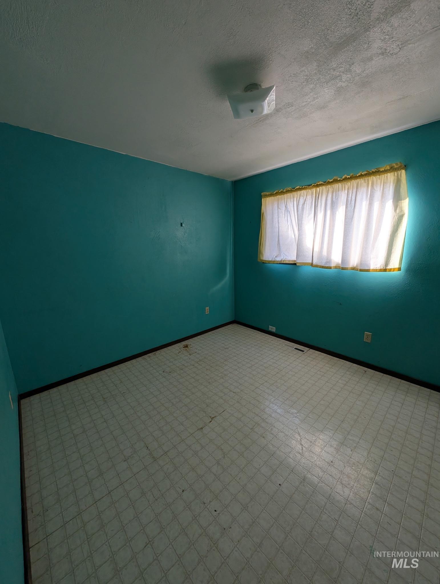 422 Old School Ave., Stites, Idaho 83552, 3 Bedrooms, 1 Bathroom, Residential For Sale, Price $175,000,MLS 98973153