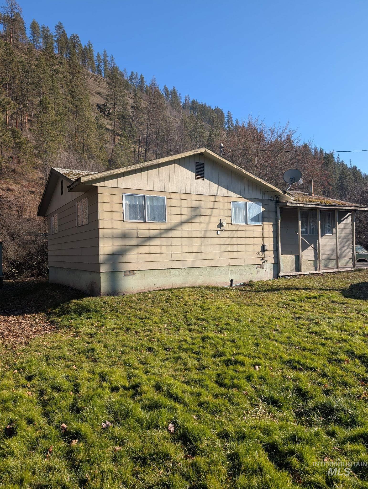 422 Old School Ave., Stites, Idaho 83552, 3 Bedrooms, 1 Bathroom, Residential For Sale, Price $175,000,MLS 98973153