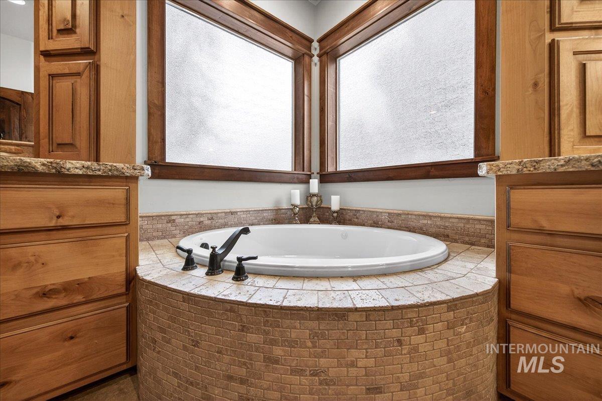 5627 N Morpheus Place, Meridian, Idaho 83646, 6 Bedrooms, 4.5 Bathrooms, Residential For Sale, Price $1,074,000,MLS 98973155