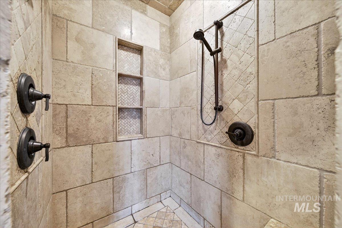 5627 N Morpheus Place, Meridian, Idaho 83646, 6 Bedrooms, 4.5 Bathrooms, Residential For Sale, Price $1,074,000,MLS 98973155