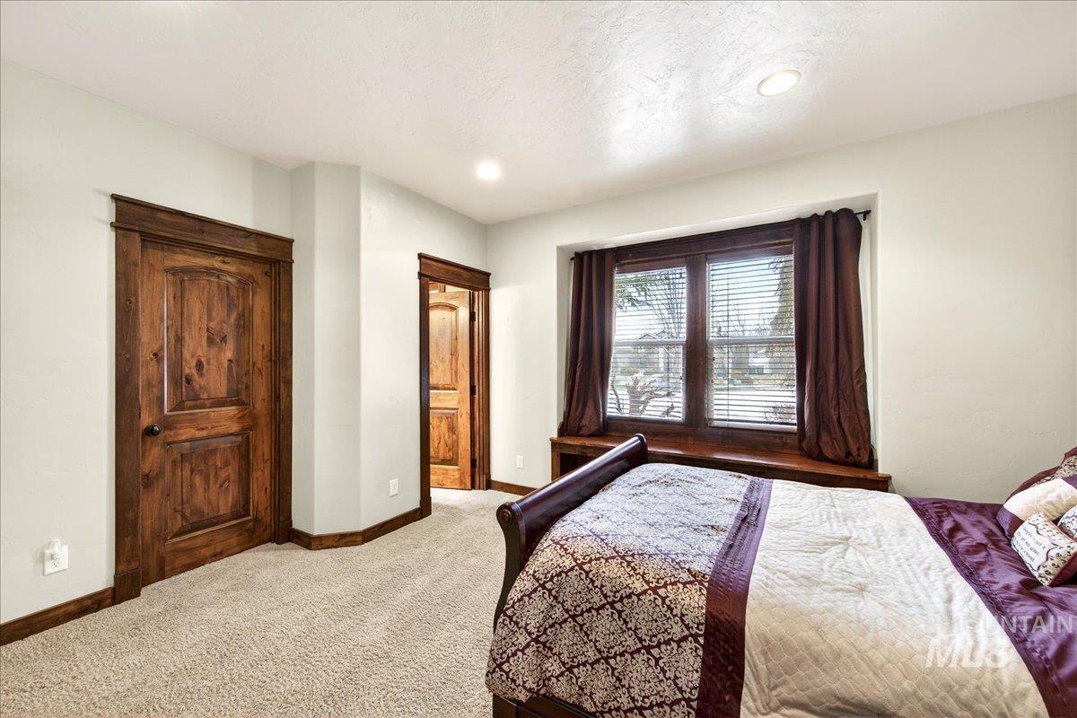 5627 N Morpheus Place, Meridian, Idaho 83646, 6 Bedrooms, 4.5 Bathrooms, Residential For Sale, Price $1,074,000,MLS 98973155