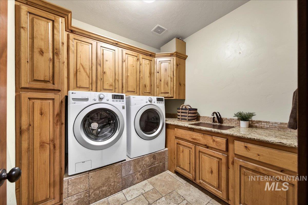 5627 N Morpheus Place, Meridian, Idaho 83646, 6 Bedrooms, 4.5 Bathrooms, Residential For Sale, Price $1,074,000,MLS 98973155