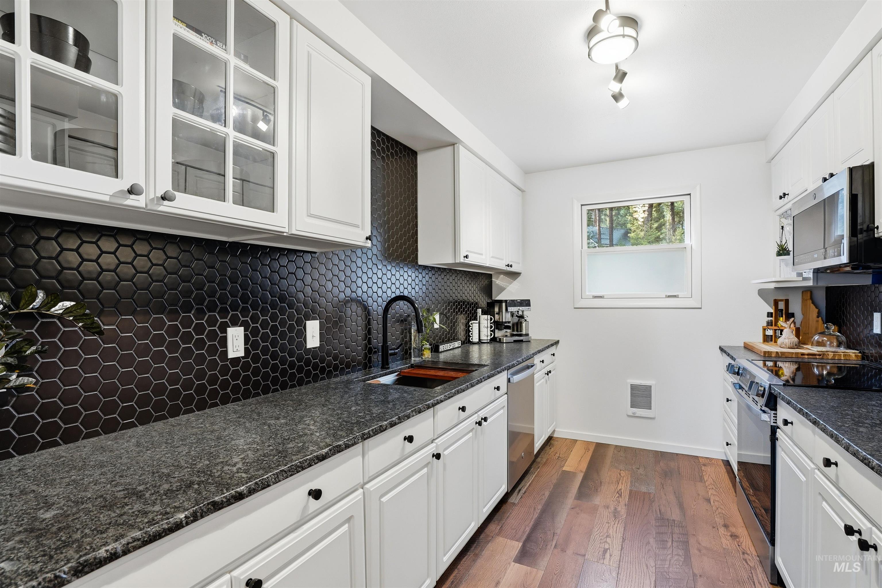 22 Ponderosa Way, Garden Valley, Idaho 83622, 3 Bedrooms, 3 Bathrooms, Residential For Sale, Price $699,000,MLS 98973160