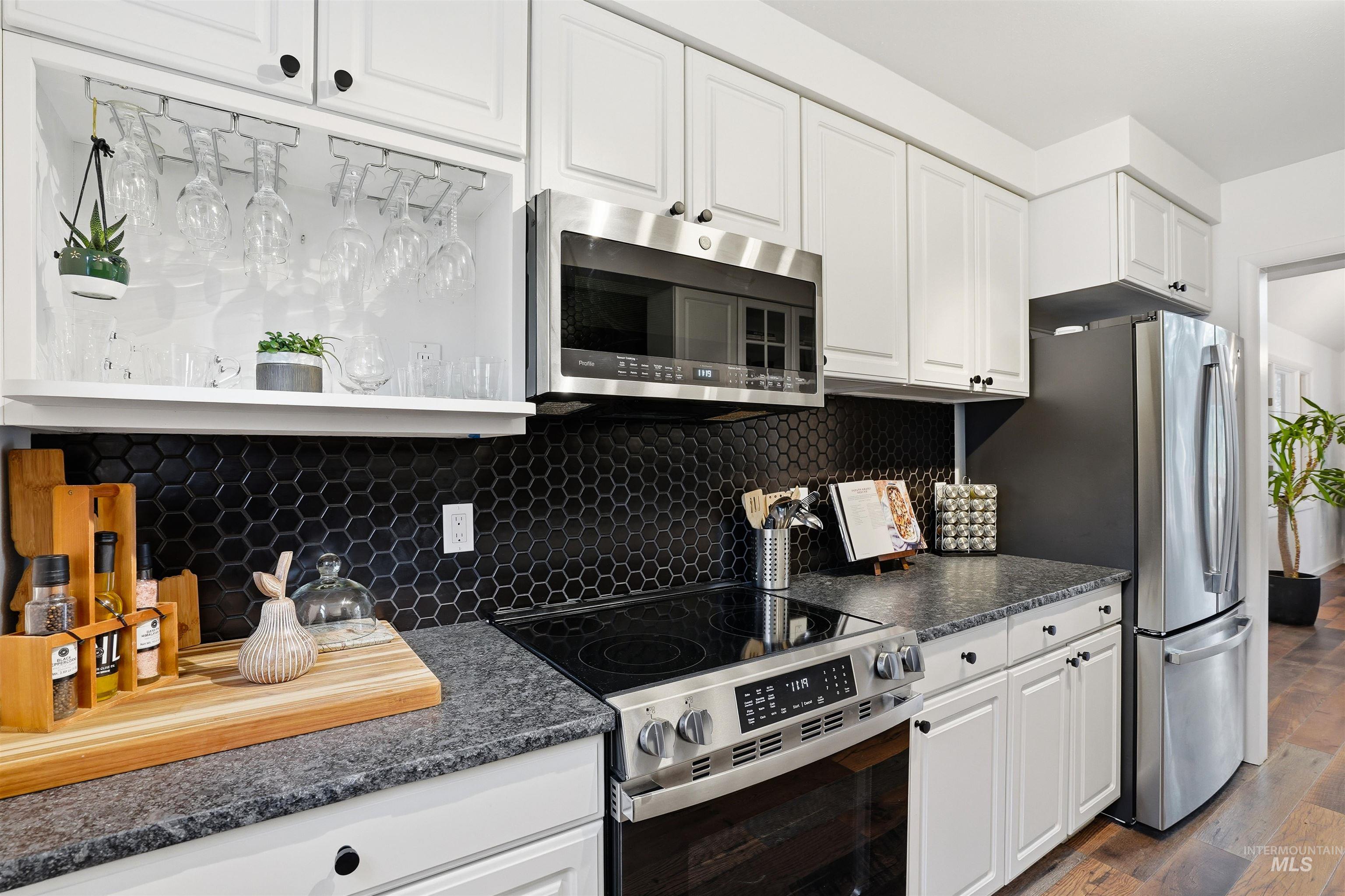 22 Ponderosa Way, Garden Valley, Idaho 83622, 3 Bedrooms, 3 Bathrooms, Residential For Sale, Price $699,000,MLS 98973160