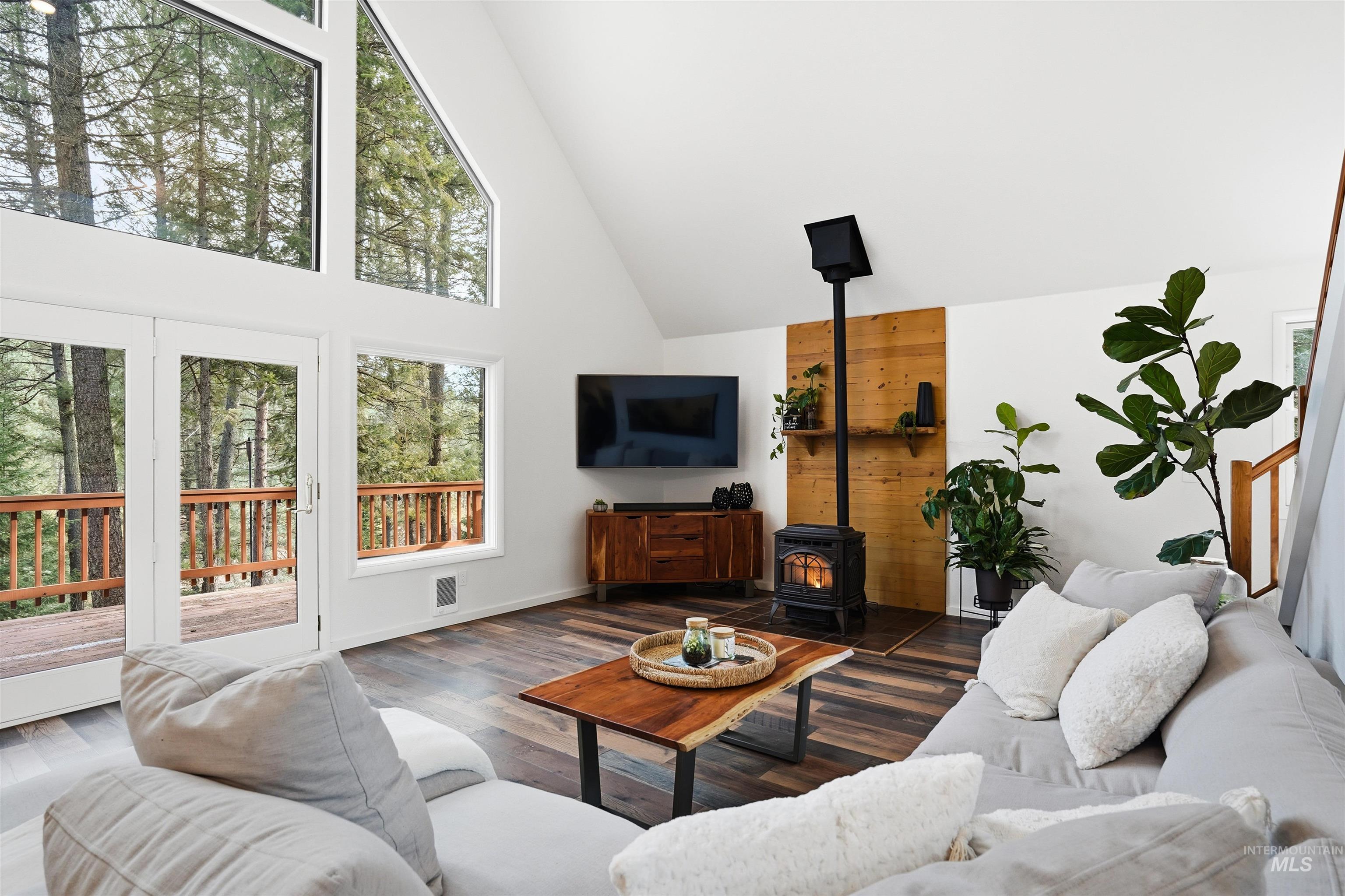 22 Ponderosa Way, Garden Valley, Idaho 83622, 3 Bedrooms, 3 Bathrooms, Residential For Sale, Price $699,000,MLS 98973160