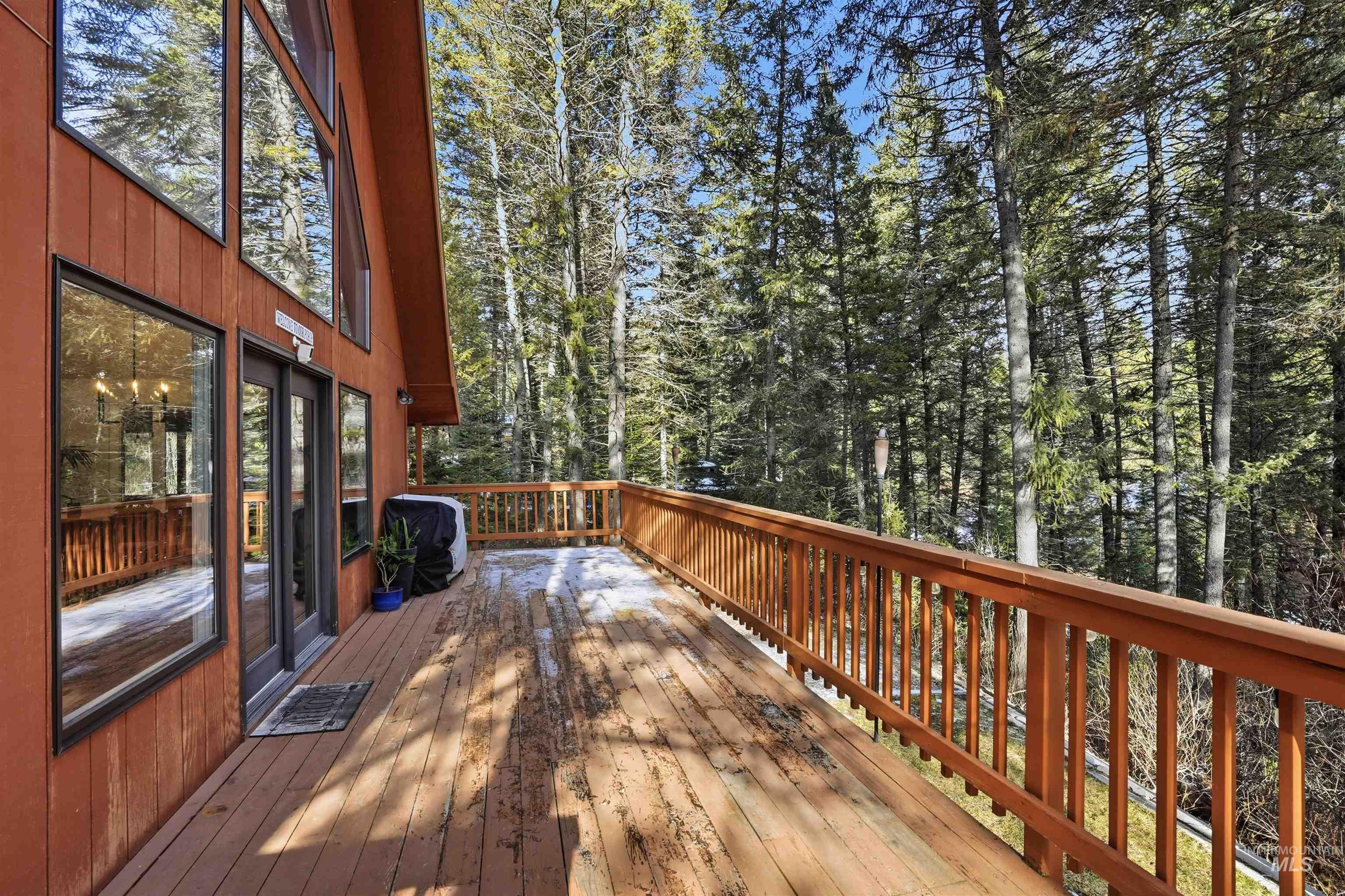 22 Ponderosa Way, Garden Valley, Idaho 83622, 3 Bedrooms, 3 Bathrooms, Residential For Sale, Price $699,000,MLS 98973160