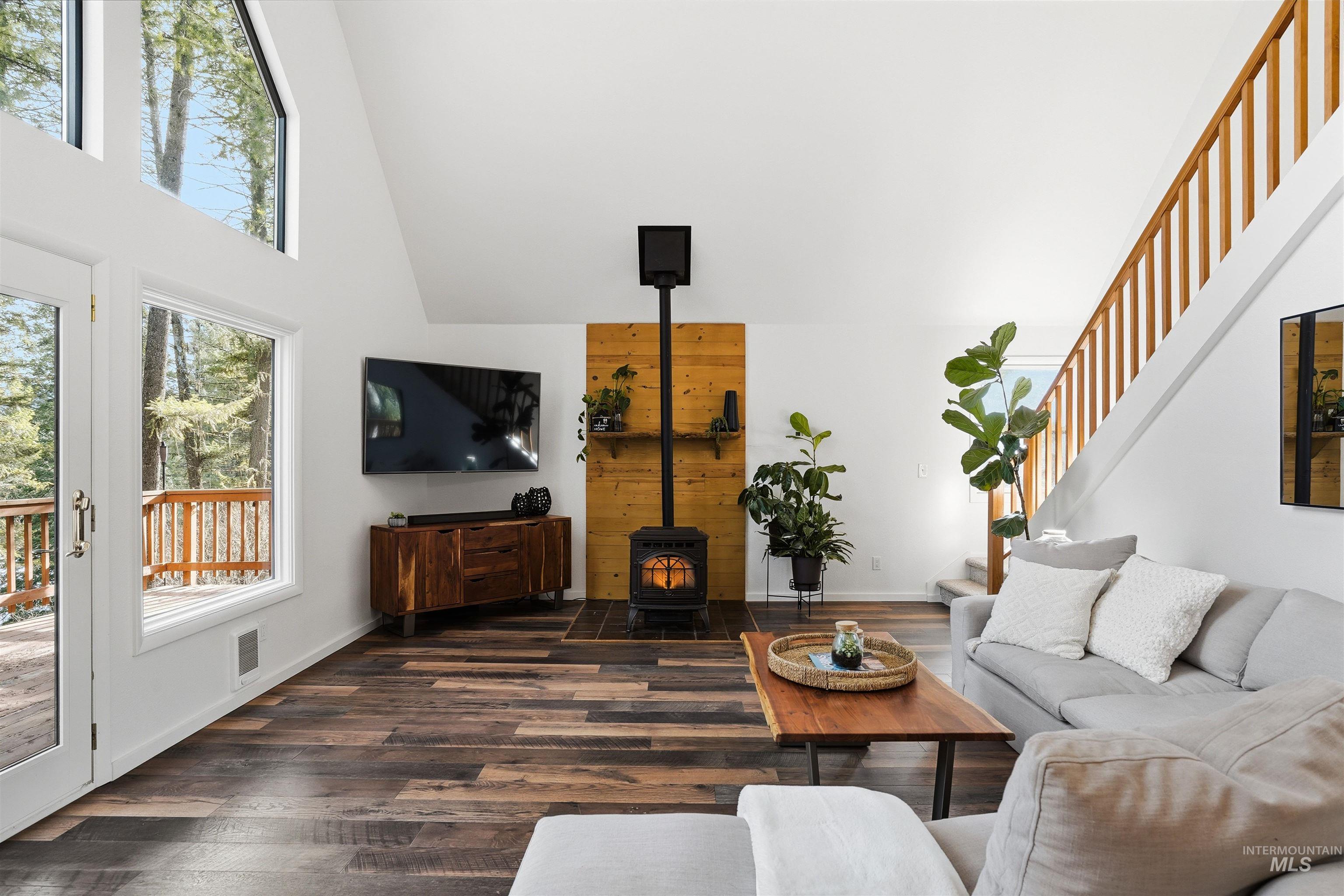 22 Ponderosa Way, Garden Valley, Idaho 83622, 3 Bedrooms, 3 Bathrooms, Residential For Sale, Price $699,000,MLS 98973160