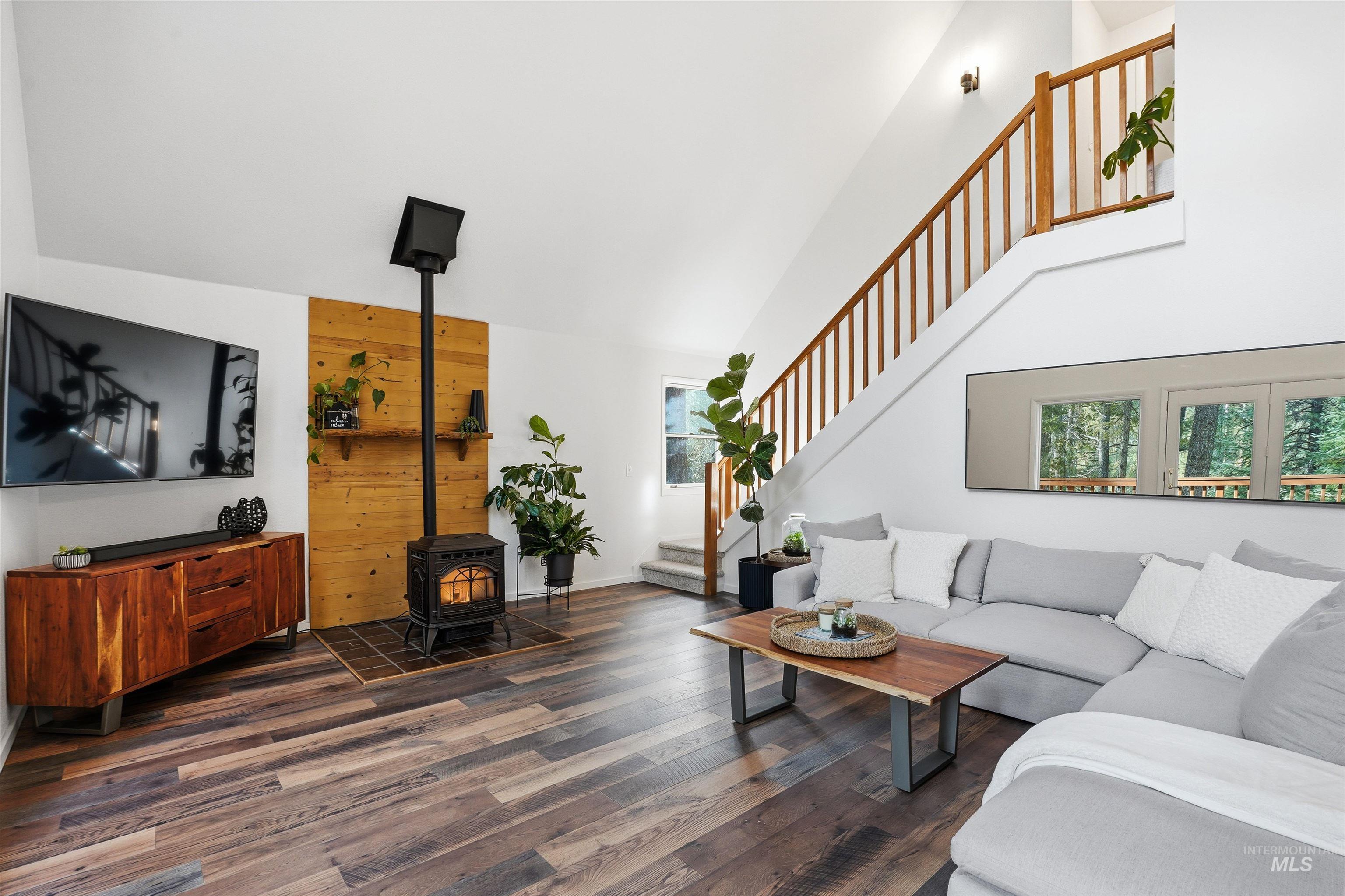 22 Ponderosa Way, Garden Valley, Idaho 83622, 3 Bedrooms, 3 Bathrooms, Residential For Sale, Price $699,000,MLS 98973160