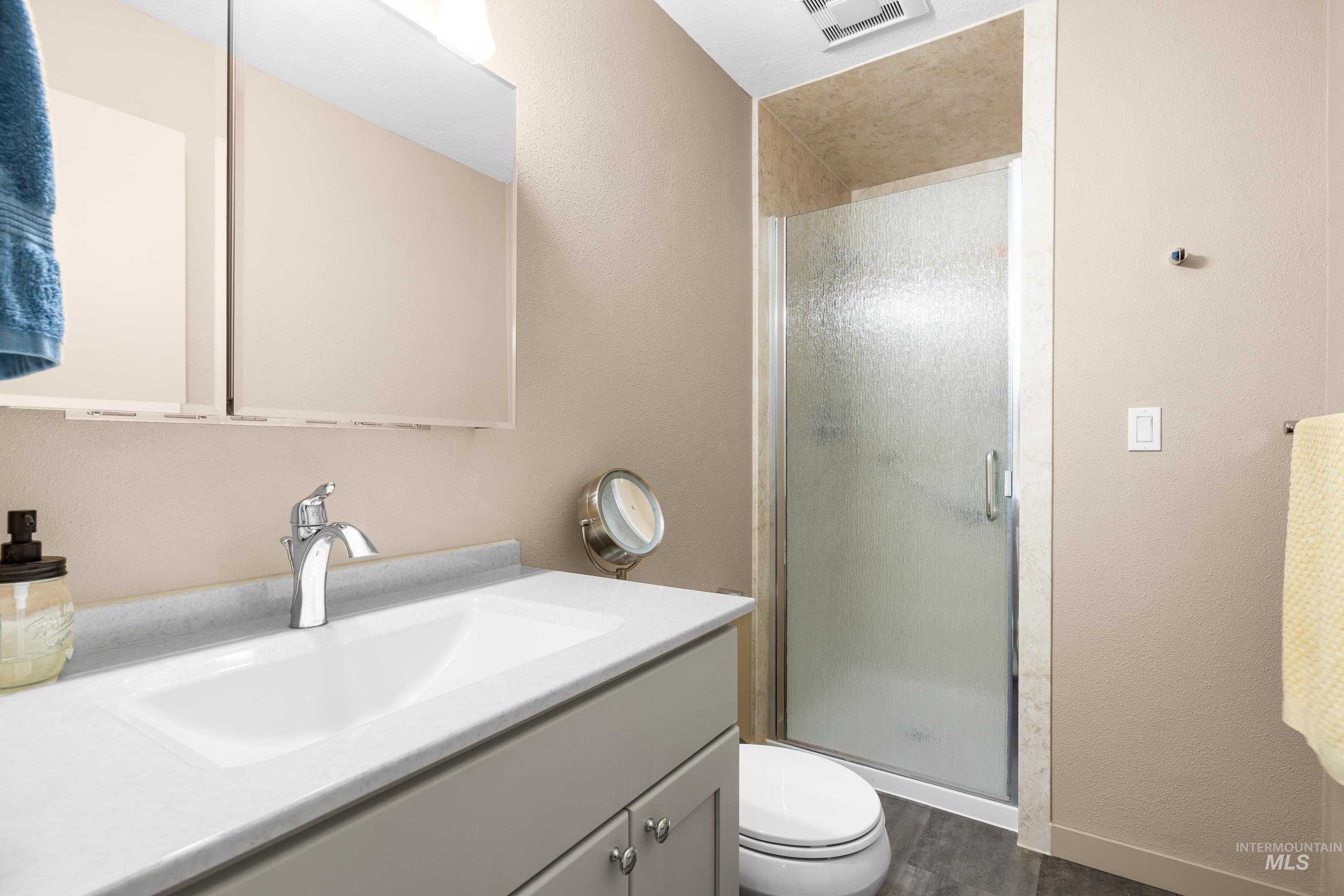 8510 W Crestwood Dr, Boise, Idaho 83704-3033, 3 Bedrooms, 2 Bathrooms, Residential For Sale, Price $488,000,MLS 98973163