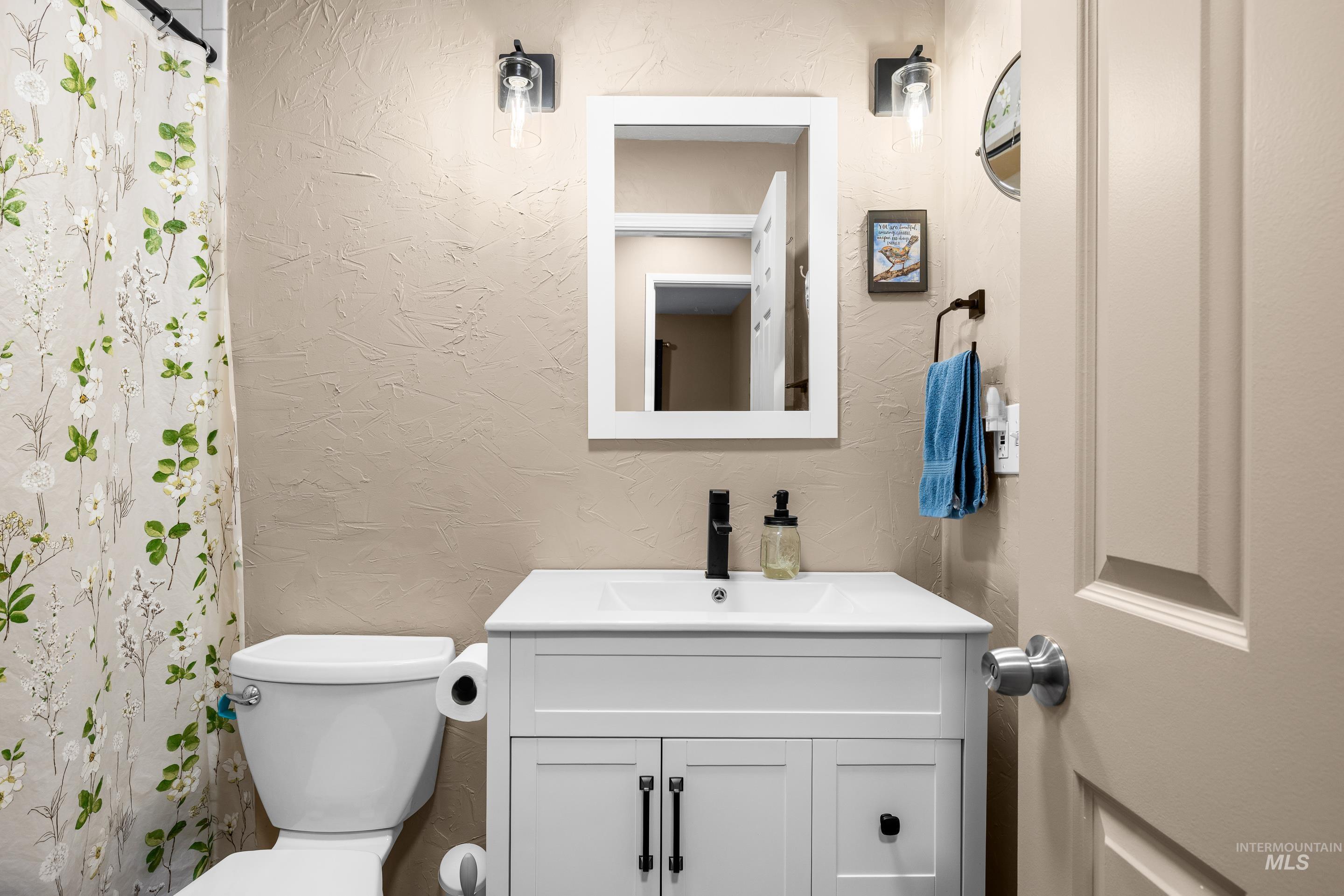 8510 W Crestwood Dr, Boise, Idaho 83704-3033, 3 Bedrooms, 2 Bathrooms, Residential For Sale, Price $488,000,MLS 98973163