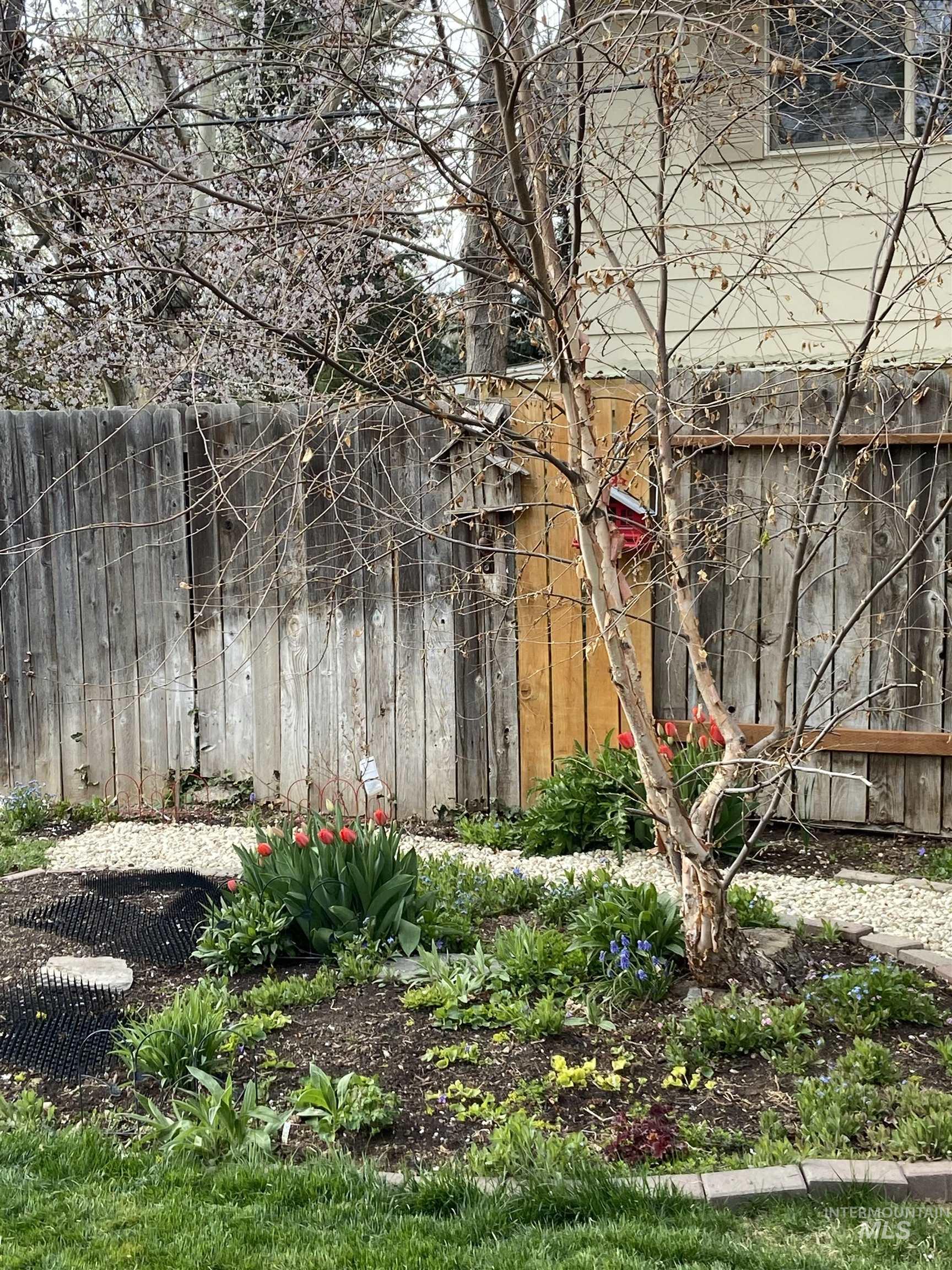 8510 W Crestwood Dr, Boise, Idaho 83704-3033, 3 Bedrooms, 2 Bathrooms, Residential For Sale, Price $488,000,MLS 98973163