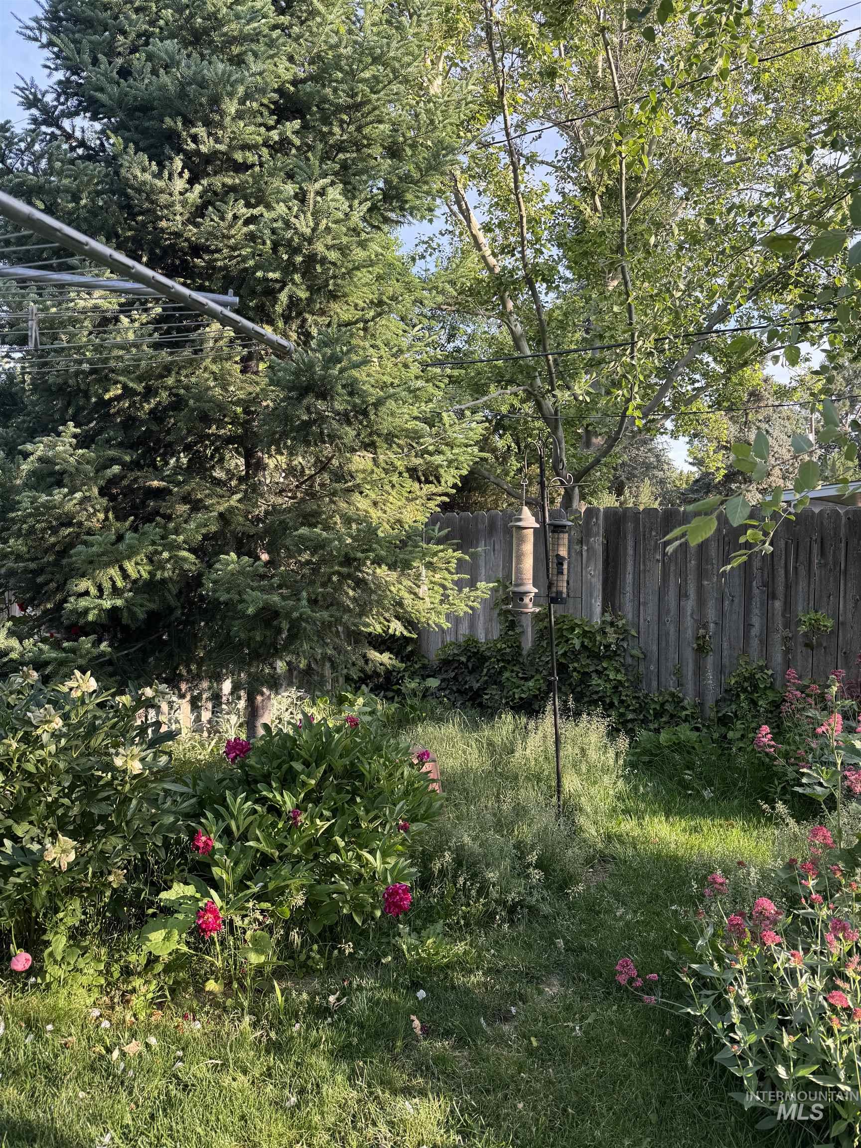 8510 W Crestwood Dr, Boise, Idaho 83704-3033, 3 Bedrooms, 2 Bathrooms, Residential For Sale, Price $488,000,MLS 98973163