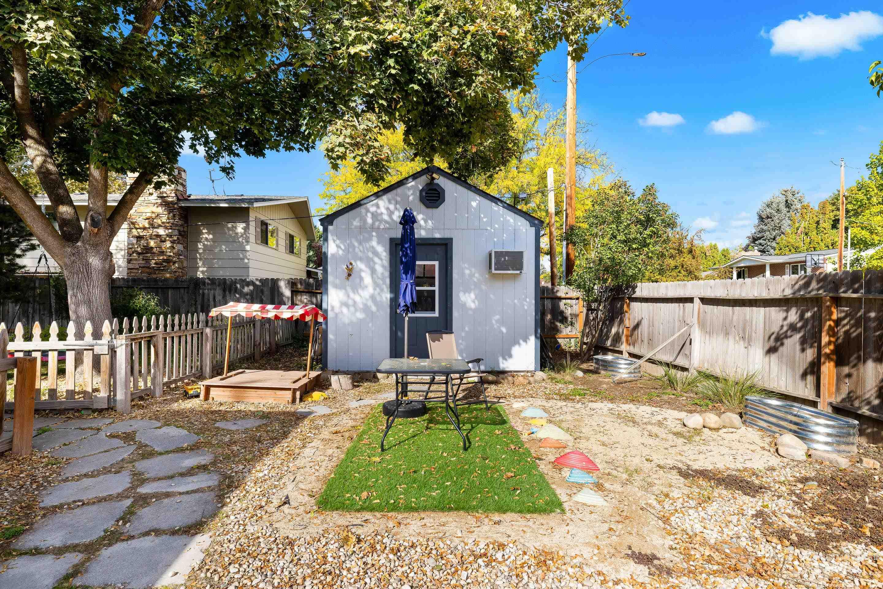 8510 W Crestwood Dr, Boise, Idaho 83704-3033, 3 Bedrooms, 2 Bathrooms, Residential For Sale, Price $488,000,MLS 98973163