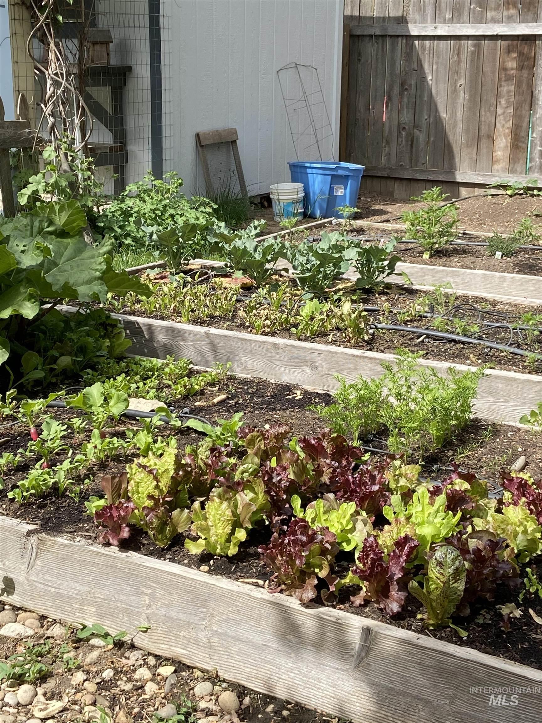 8510 W Crestwood Dr, Boise, Idaho 83704-3033, 3 Bedrooms, 2 Bathrooms, Residential For Sale, Price $488,000,MLS 98973163