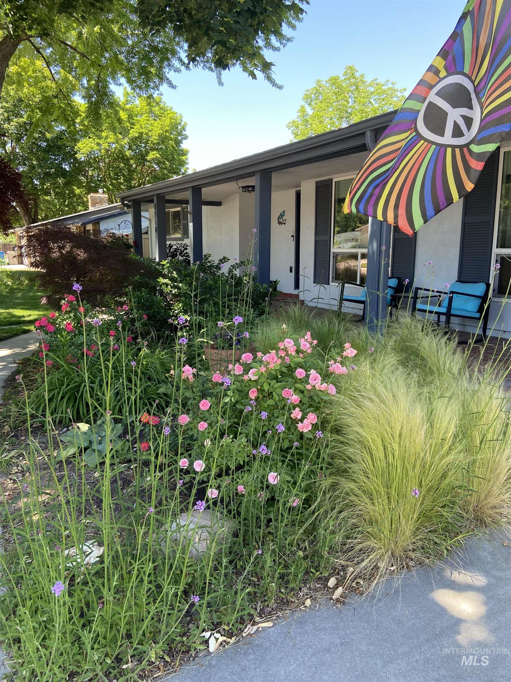 8510 W Crestwood Dr, Boise, Idaho 83704-3033, 3 Bedrooms, 2 Bathrooms, Residential For Sale, Price $488,000,MLS 98973163