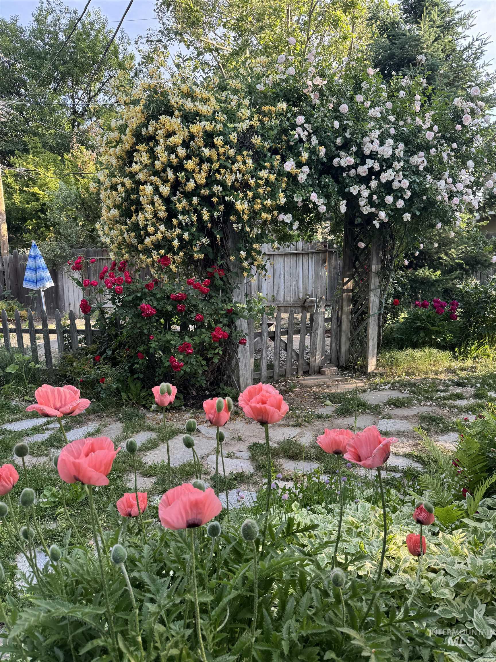 8510 W Crestwood Dr, Boise, Idaho 83704-3033, 3 Bedrooms, 2 Bathrooms, Residential For Sale, Price $488,000,MLS 98973163