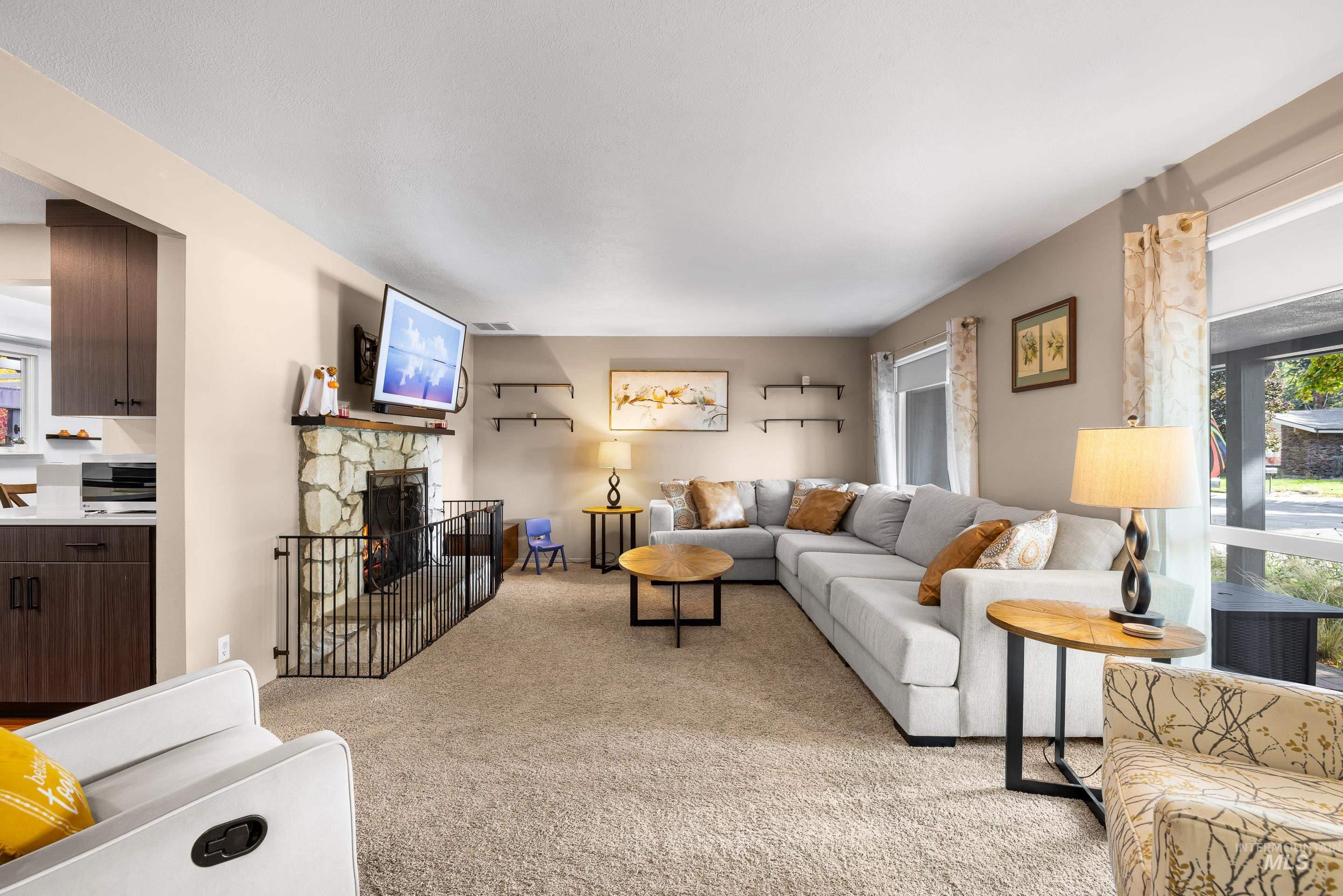 8510 W Crestwood Dr, Boise, Idaho 83704-3033, 3 Bedrooms, 2 Bathrooms, Residential For Sale, Price $488,000,MLS 98973163