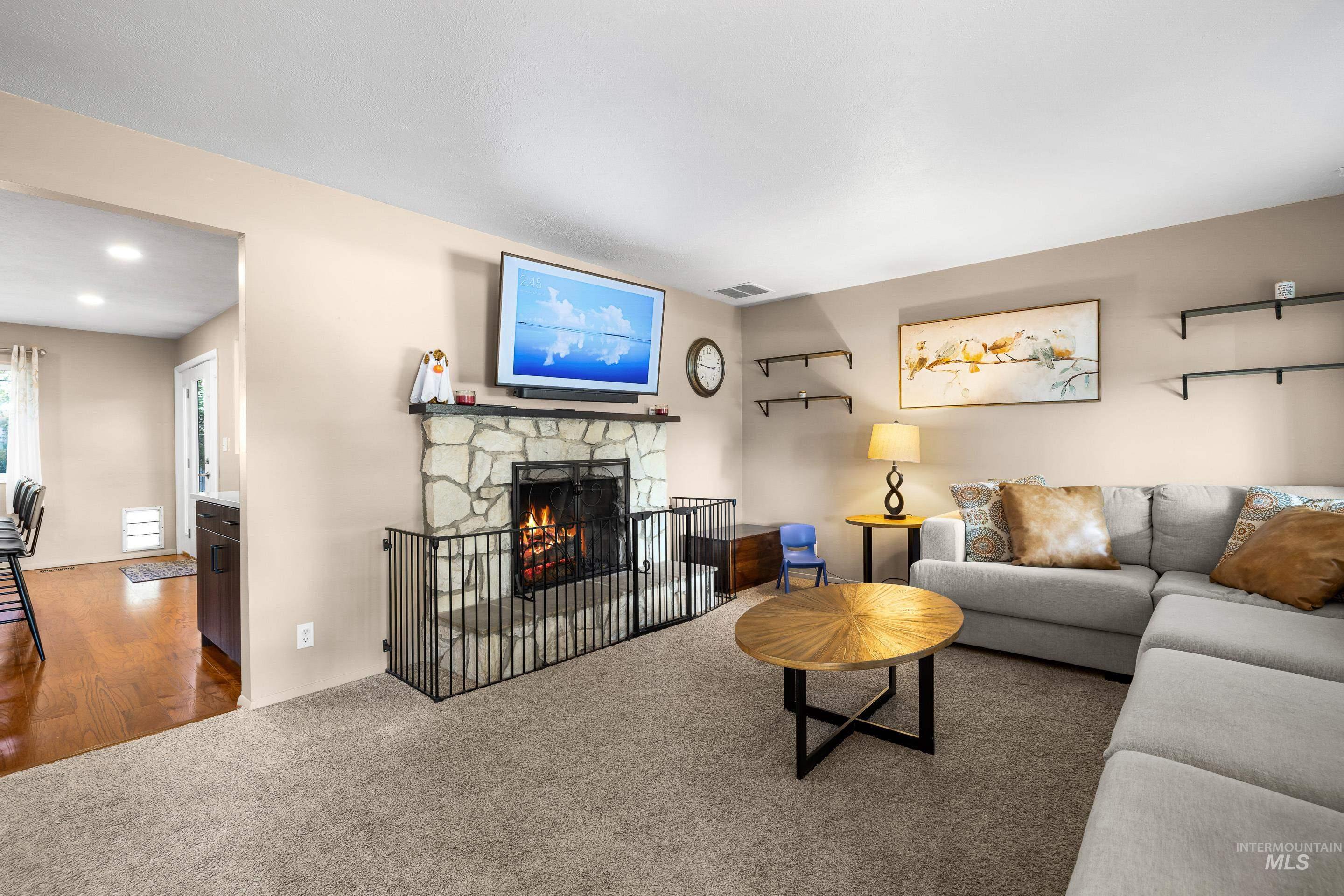 8510 W Crestwood Dr, Boise, Idaho 83704-3033, 3 Bedrooms, 2 Bathrooms, Residential For Sale, Price $488,000,MLS 98973163