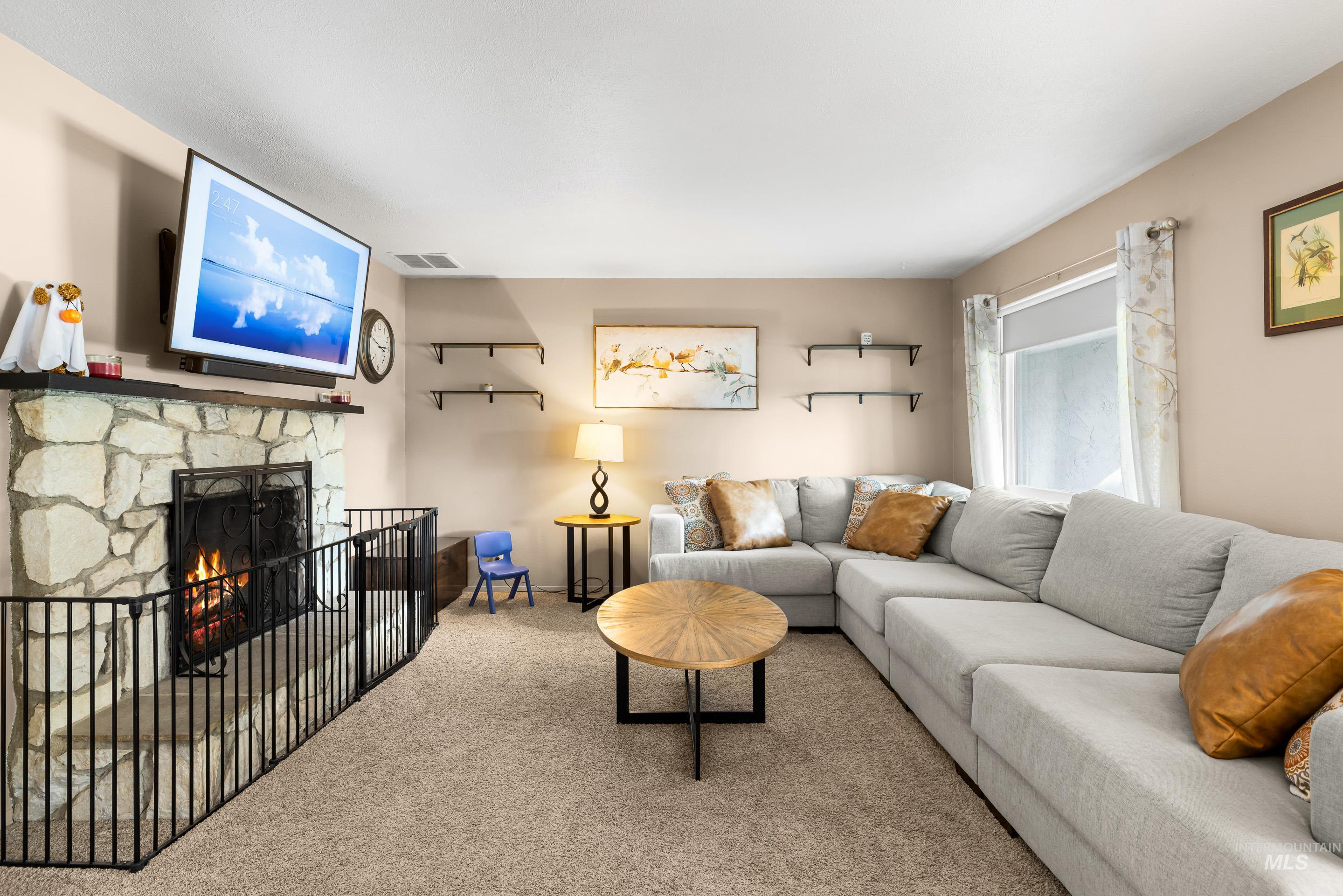 8510 W Crestwood Dr, Boise, Idaho 83704-3033, 3 Bedrooms, 2 Bathrooms, Residential For Sale, Price $488,000,MLS 98973163