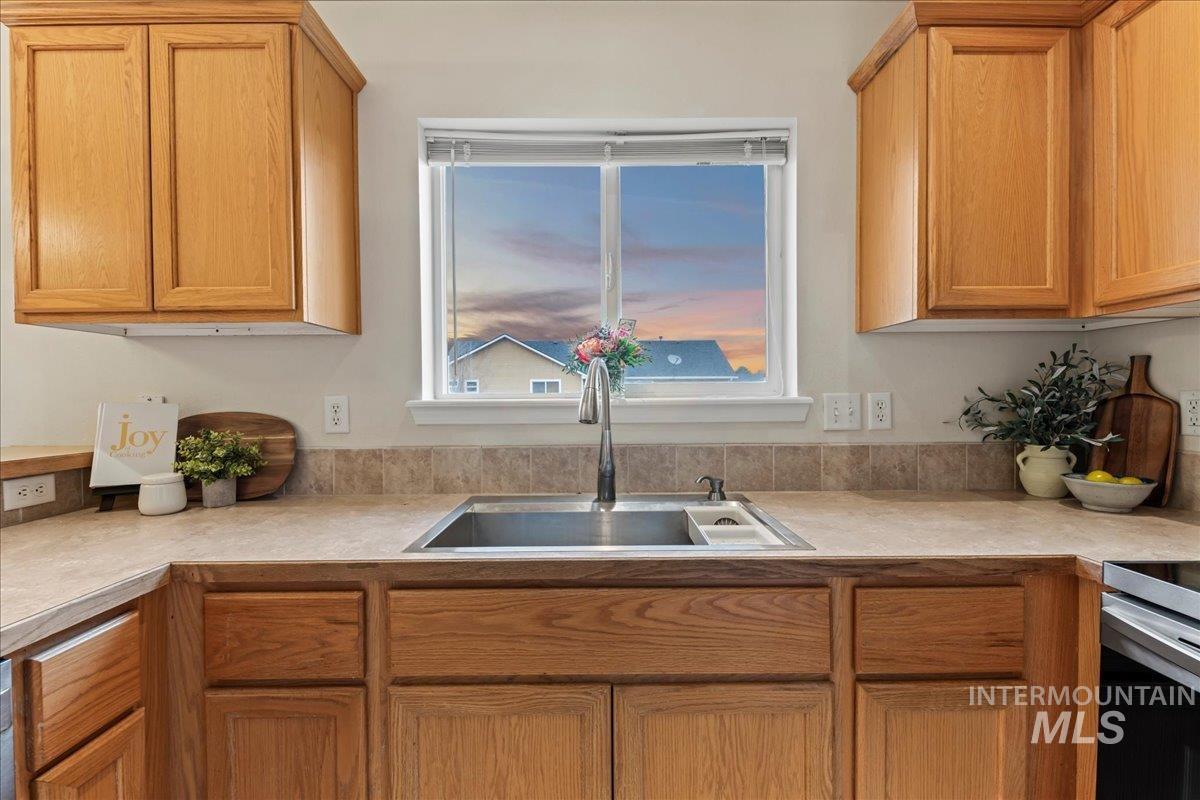 310 NW Foster Dr, Mountain Home, Idaho 83647-6421, 3 Bedrooms, 2 Bathrooms, Residential For Sale, Price $342,000,MLS 98973164