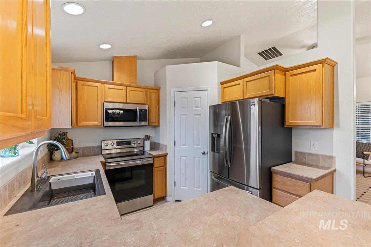 310 NW Foster Dr, Mountain Home, Idaho 83647-6421, 3 Bedrooms, 2 Bathrooms, Residential For Sale, Price $342,000,MLS 98973164