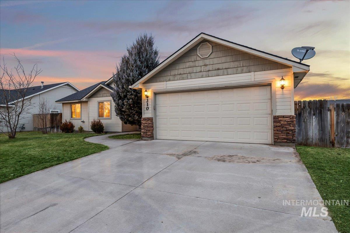 310 NW Foster Dr, Mountain Home, Idaho 83647-6421, 3 Bedrooms, 2 Bathrooms, Residential For Sale, Price $342,000,MLS 98973164