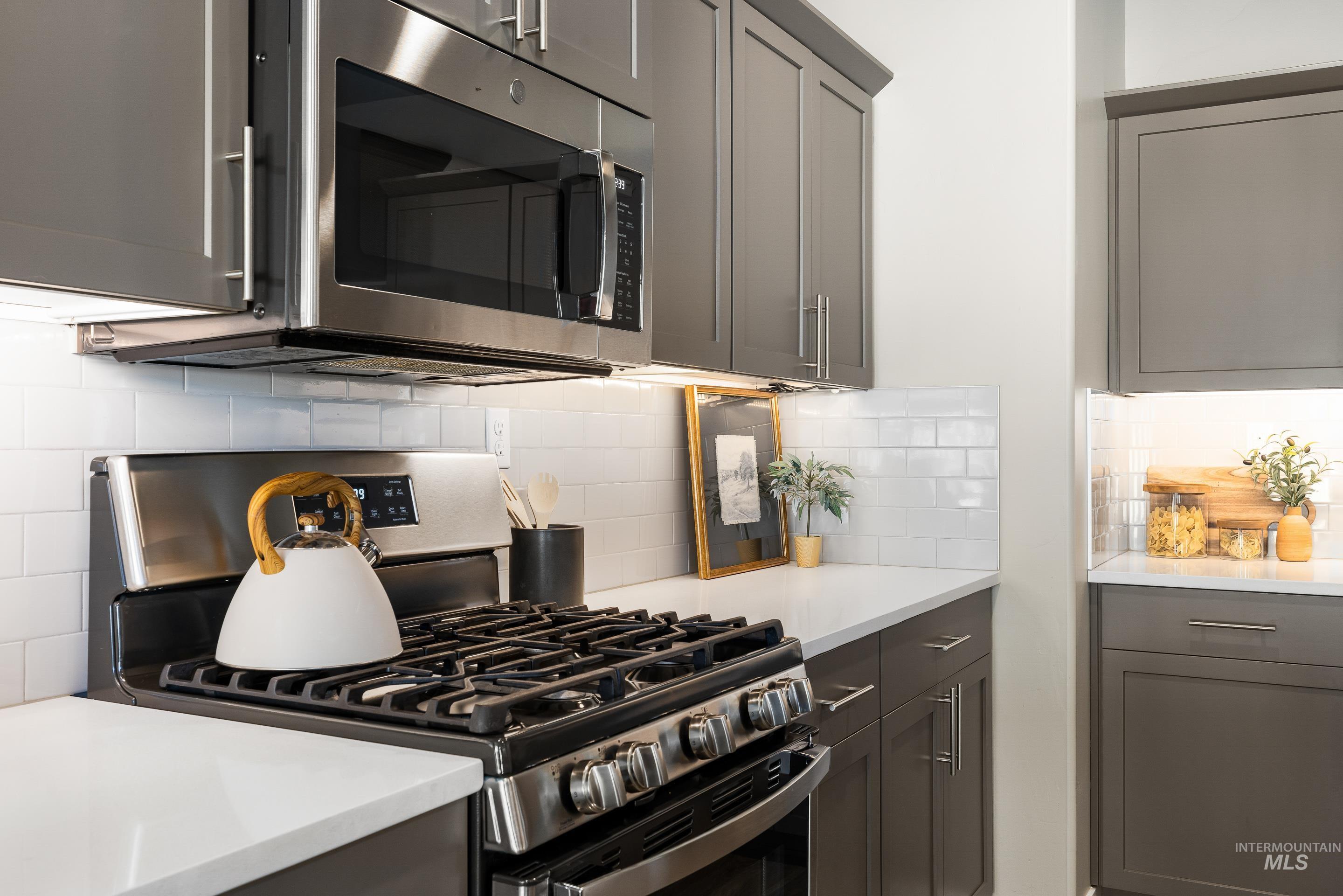 6810 S Silver Spur Way, Boise, Idaho 83709, 3 Bedrooms, 2.5 Bathrooms, Residential For Sale, Price $549,900,MLS 98973166