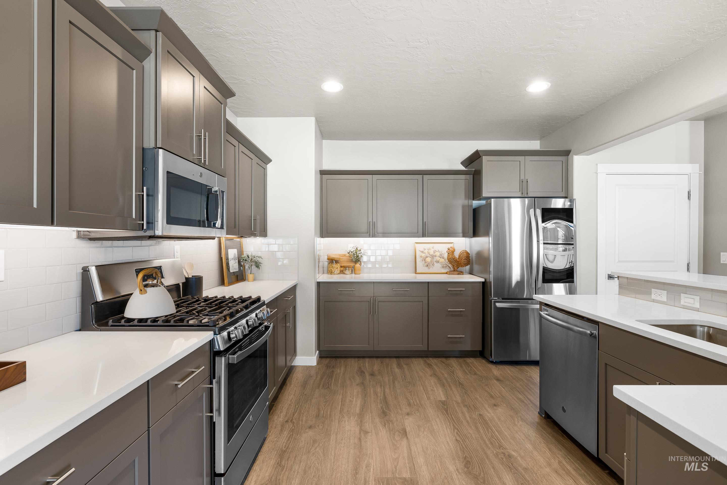 6810 S Silver Spur Way, Boise, Idaho 83709, 3 Bedrooms, 2.5 Bathrooms, Residential For Sale, Price $549,900,MLS 98973166