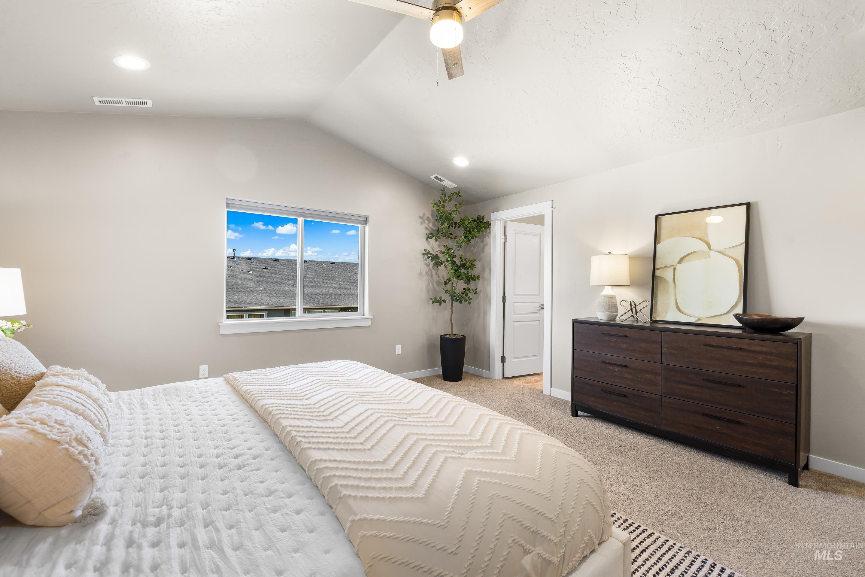 6810 S Silver Spur Way, Boise, Idaho 83709, 3 Bedrooms, 2.5 Bathrooms, Residential For Sale, Price $549,900,MLS 98973166