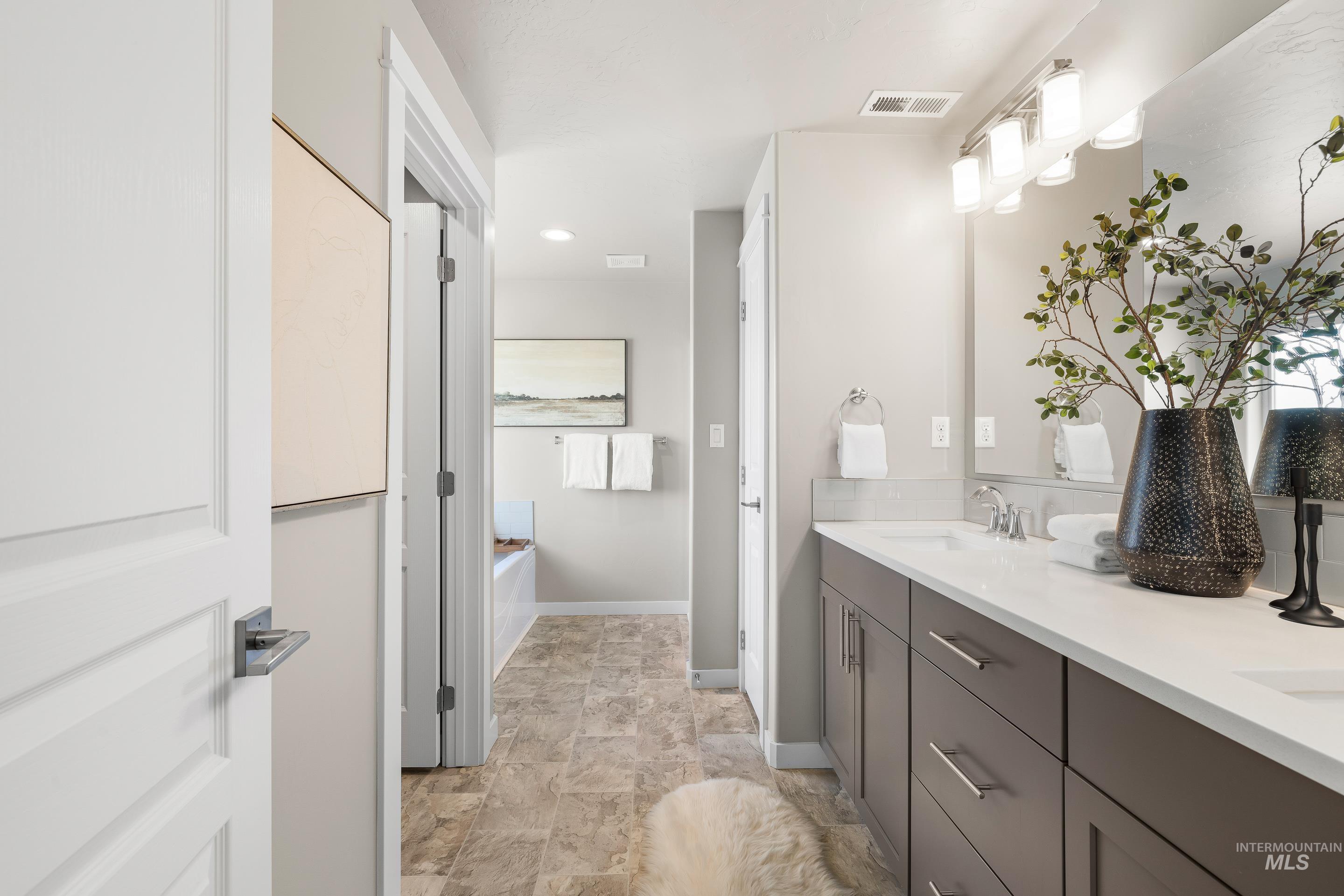 6810 S Silver Spur Way, Boise, Idaho 83709, 3 Bedrooms, 2.5 Bathrooms, Residential For Sale, Price $549,900,MLS 98973166