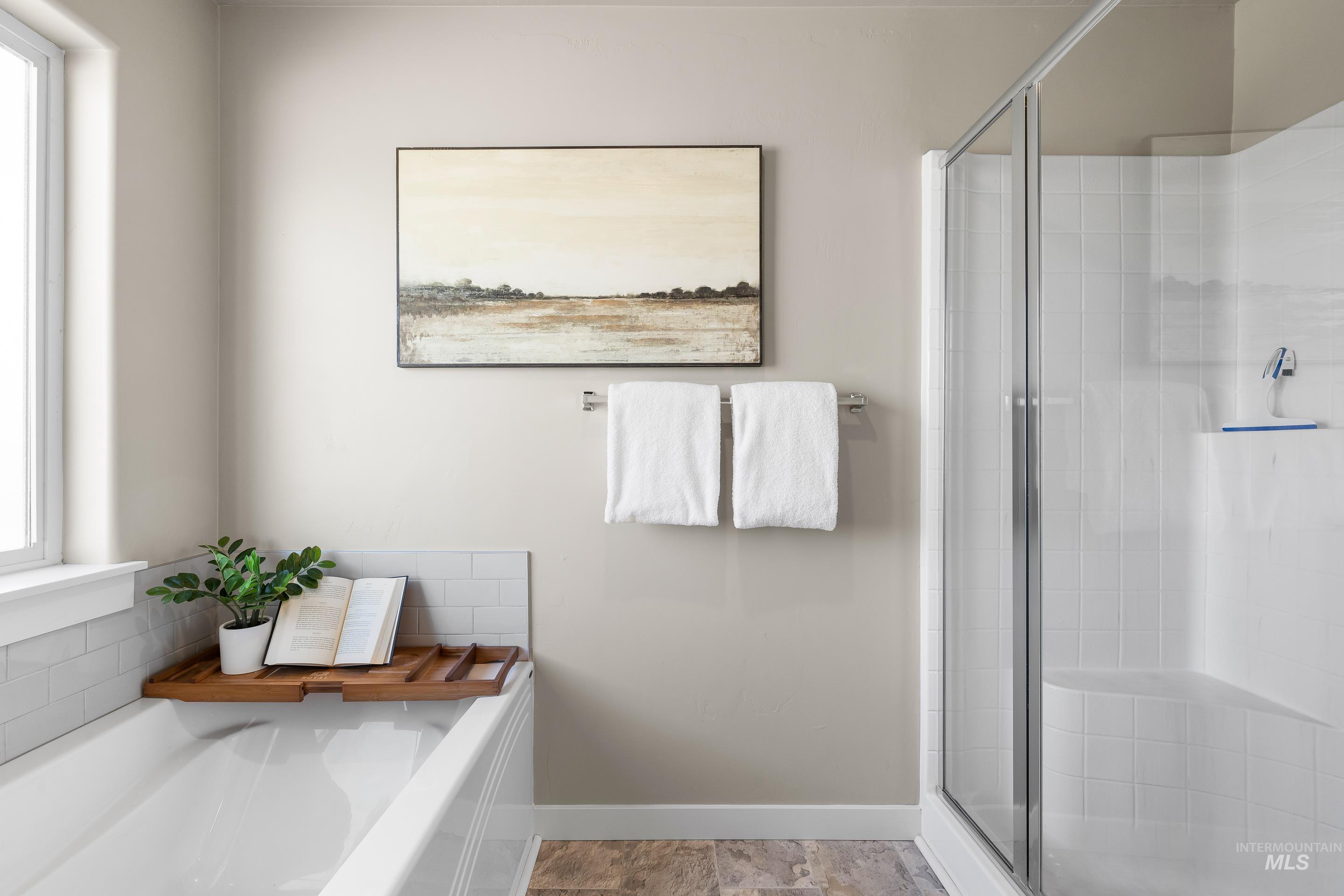 6810 S Silver Spur Way, Boise, Idaho 83709, 3 Bedrooms, 2.5 Bathrooms, Residential For Sale, Price $549,900,MLS 98973166