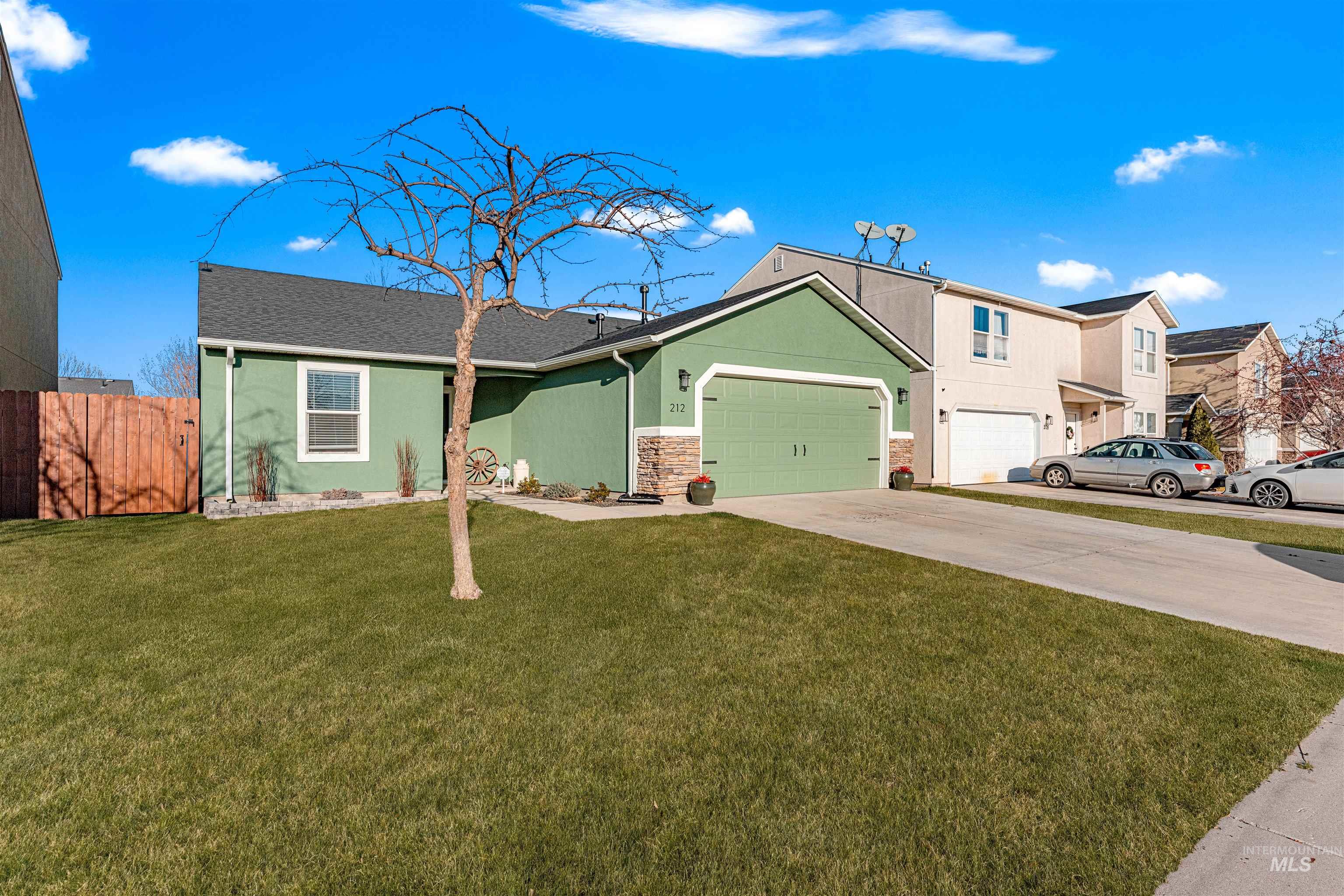 212 Forest Parkway, Caldwell, Idaho 83605, 3 Bedrooms, 2 Bathrooms, Residential For Sale, Price $365,000,MLS 98973168