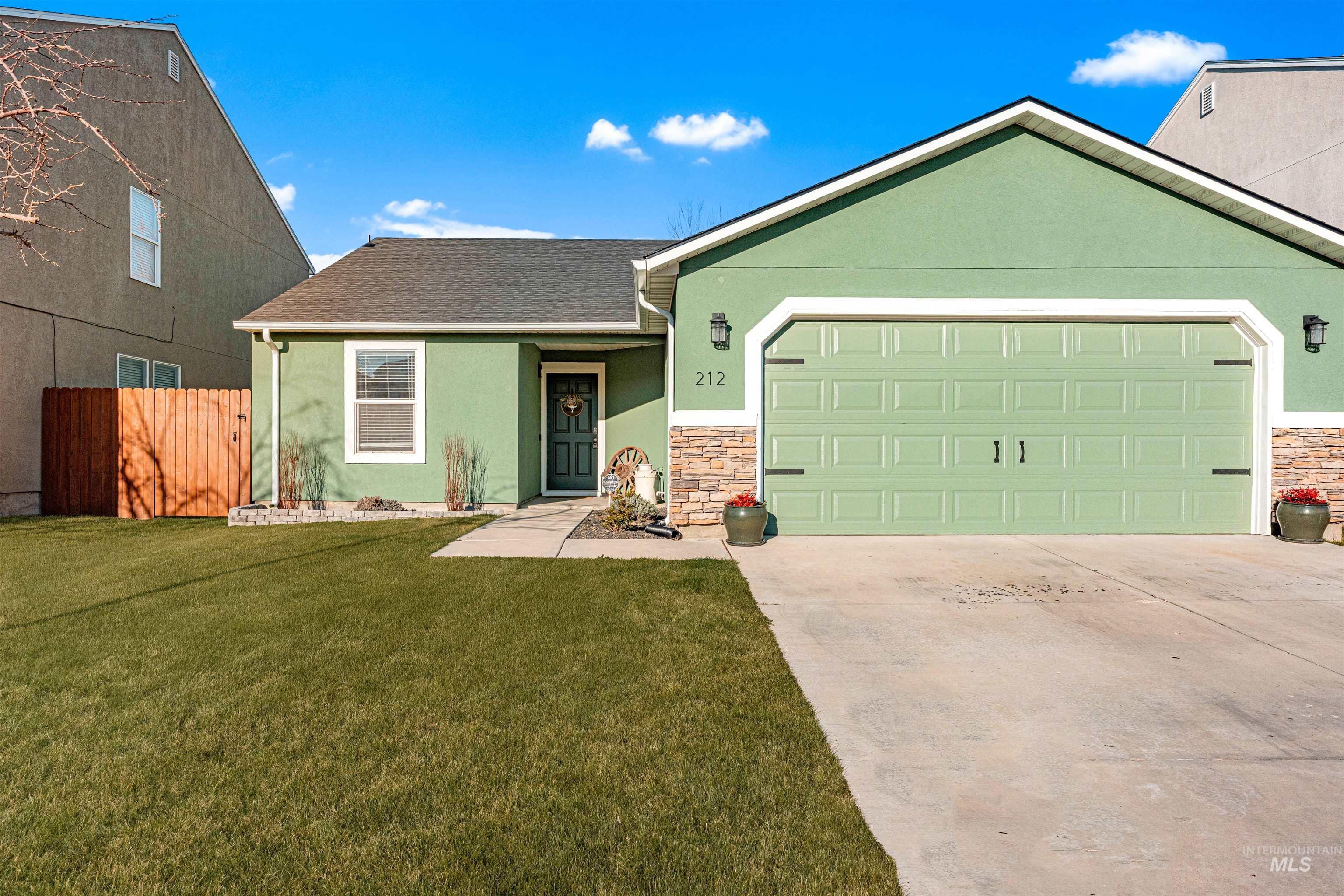 212 Forest Parkway, Caldwell, Idaho 83605, 3 Bedrooms, 2 Bathrooms, Residential For Sale, Price $365,000,MLS 98973168