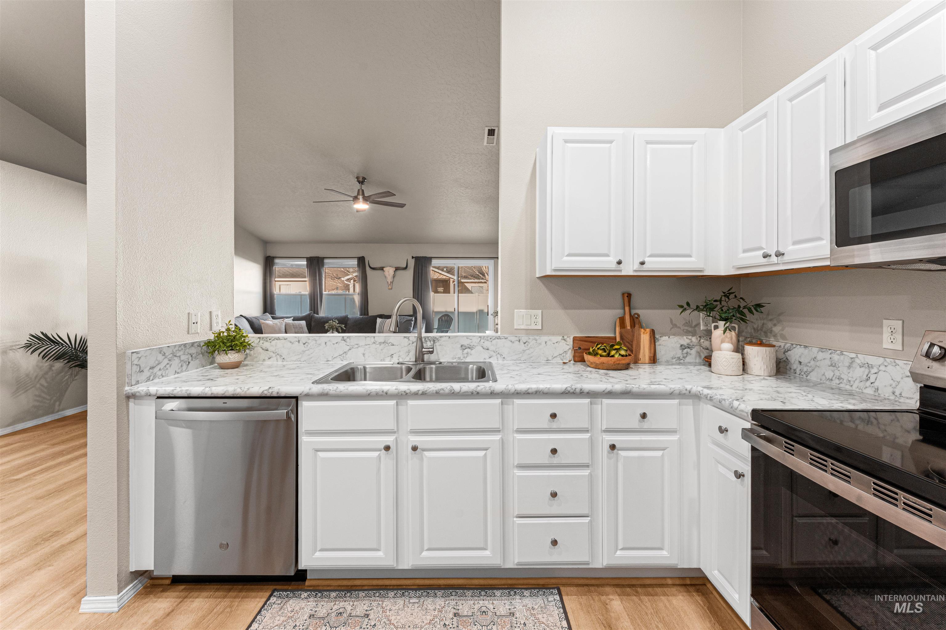 212 Forest Parkway, Caldwell, Idaho 83605, 3 Bedrooms, 2 Bathrooms, Residential For Sale, Price $365,000,MLS 98973168