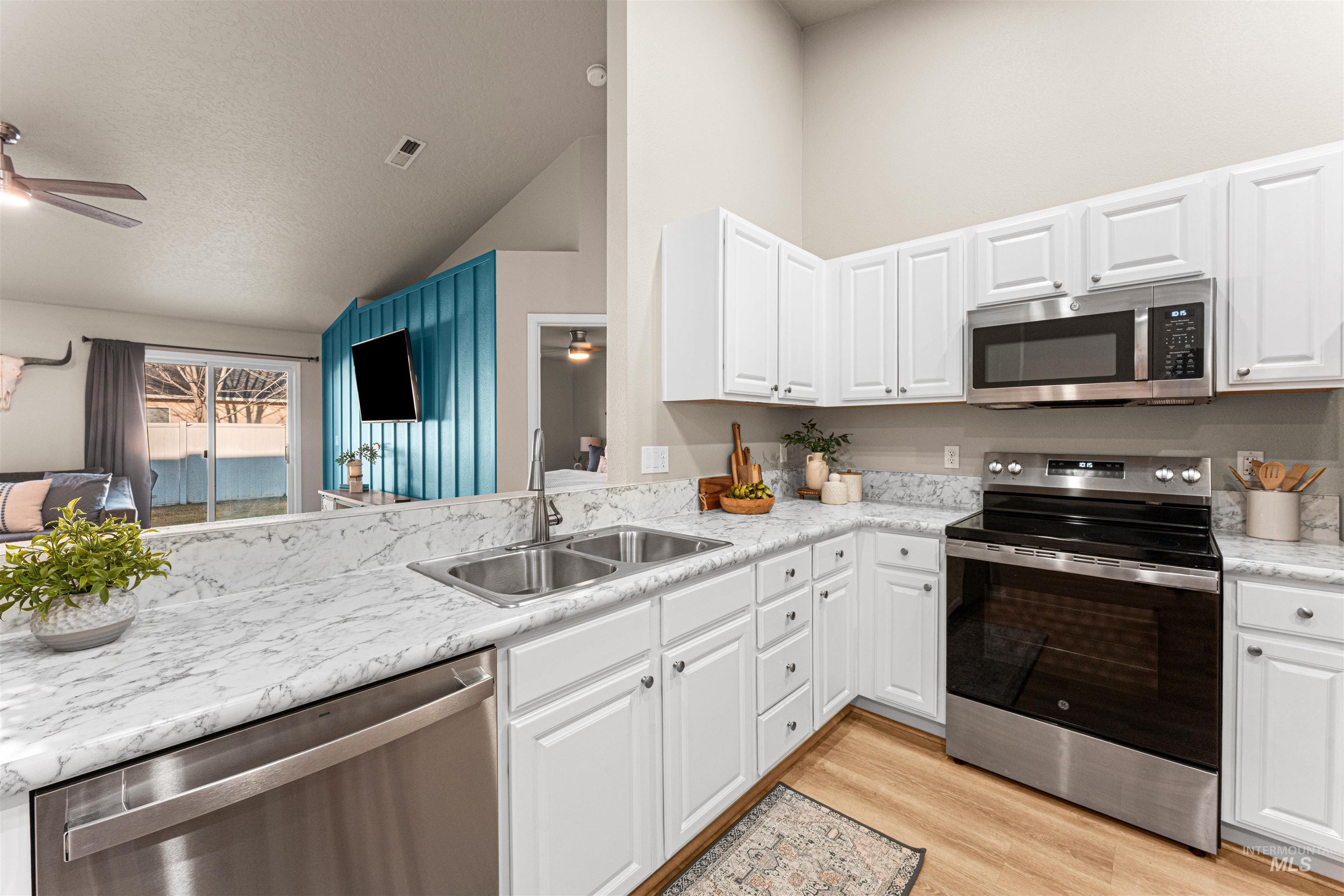 212 Forest Parkway, Caldwell, Idaho 83605, 3 Bedrooms, 2 Bathrooms, Residential For Sale, Price $365,000,MLS 98973168