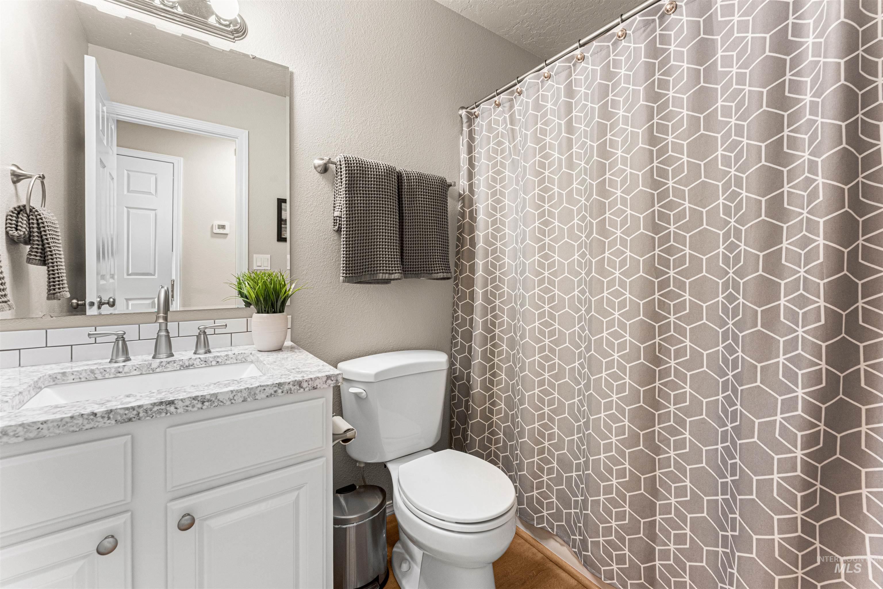 212 Forest Parkway, Caldwell, Idaho 83605, 3 Bedrooms, 2 Bathrooms, Residential For Sale, Price $365,000,MLS 98973168