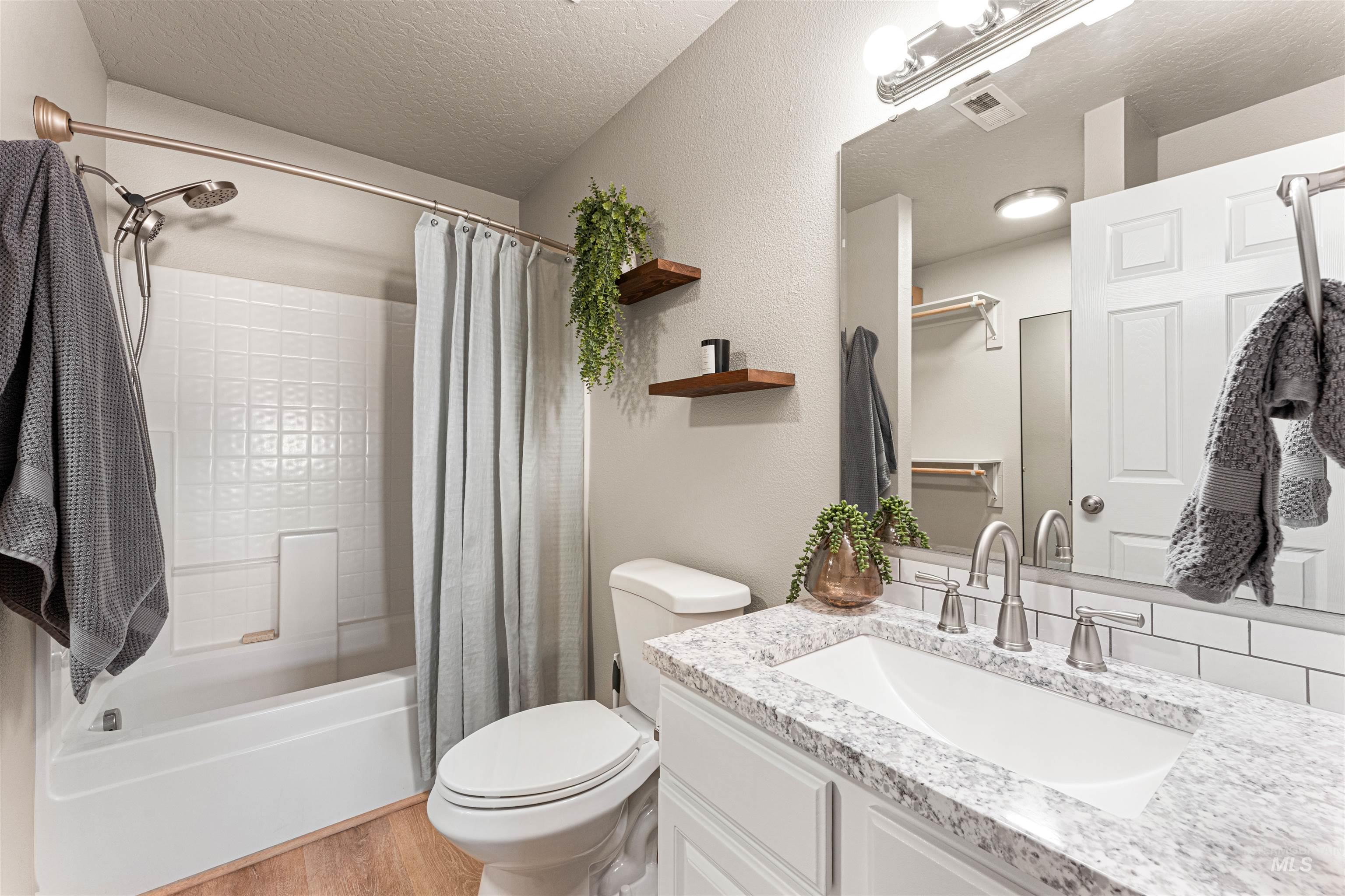 212 Forest Parkway, Caldwell, Idaho 83605, 3 Bedrooms, 2 Bathrooms, Residential For Sale, Price $365,000,MLS 98973168