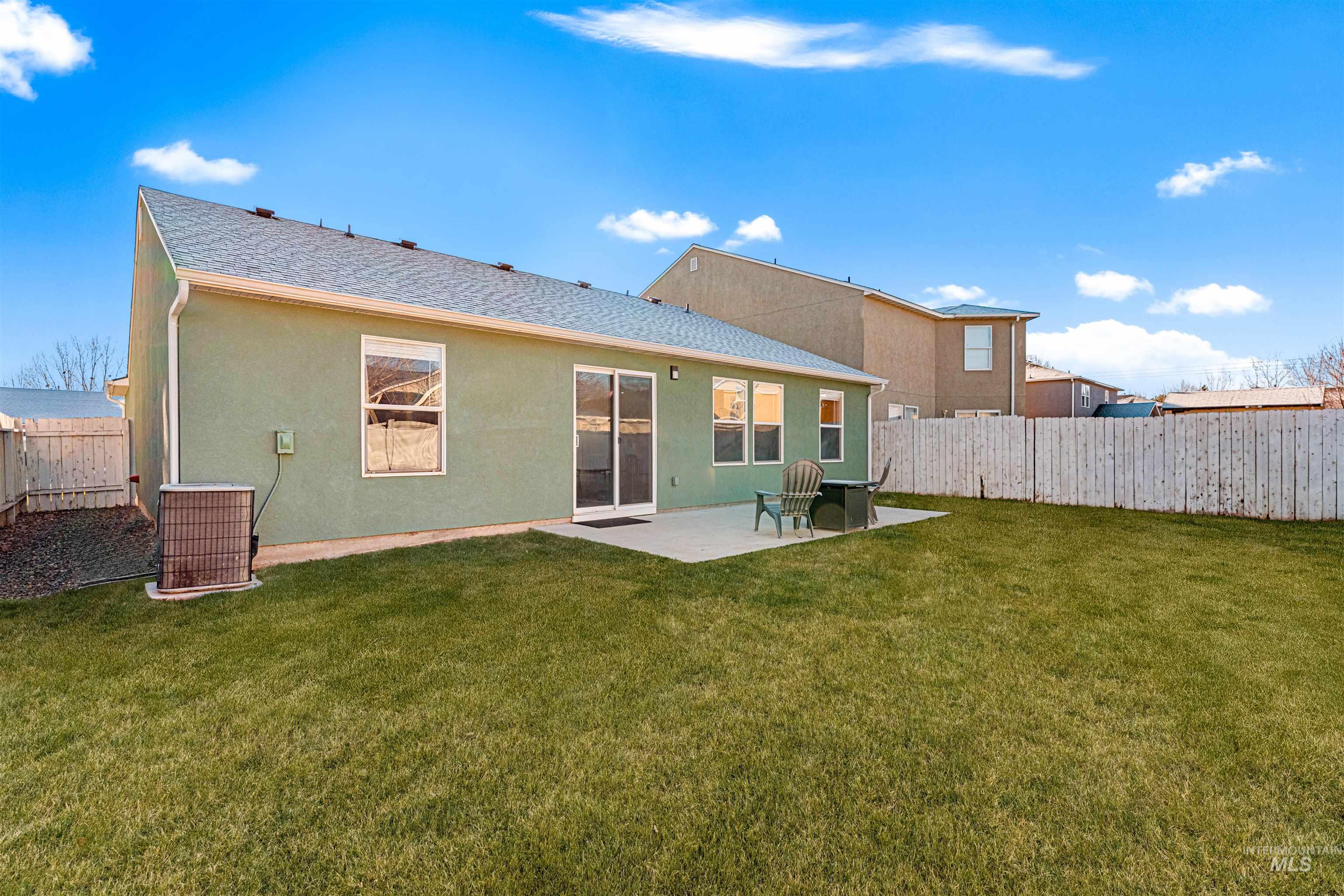 212 Forest Parkway, Caldwell, Idaho 83605, 3 Bedrooms, 2 Bathrooms, Residential For Sale, Price $365,000,MLS 98973168