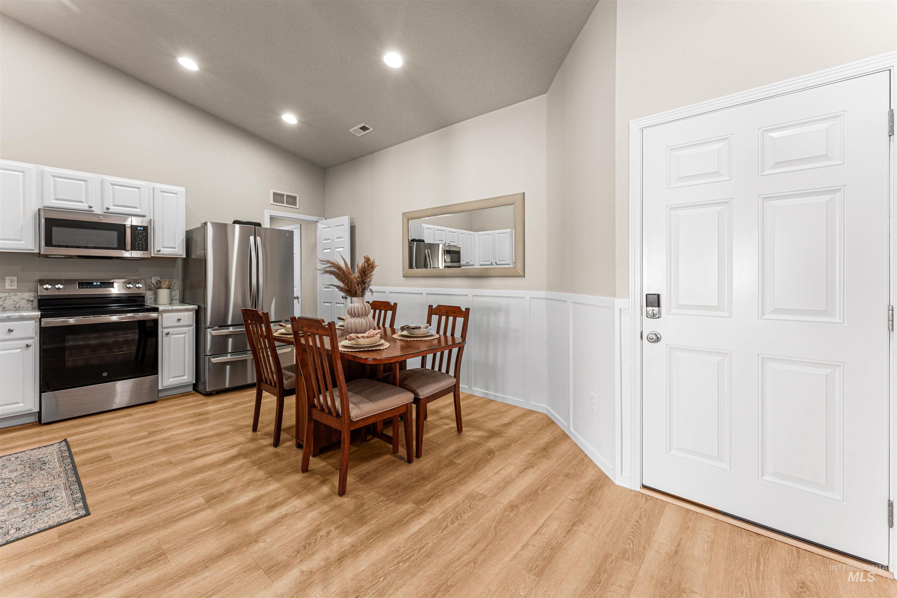 212 Forest Parkway, Caldwell, Idaho 83605, 3 Bedrooms, 2 Bathrooms, Residential For Sale, Price $365,000,MLS 98973168