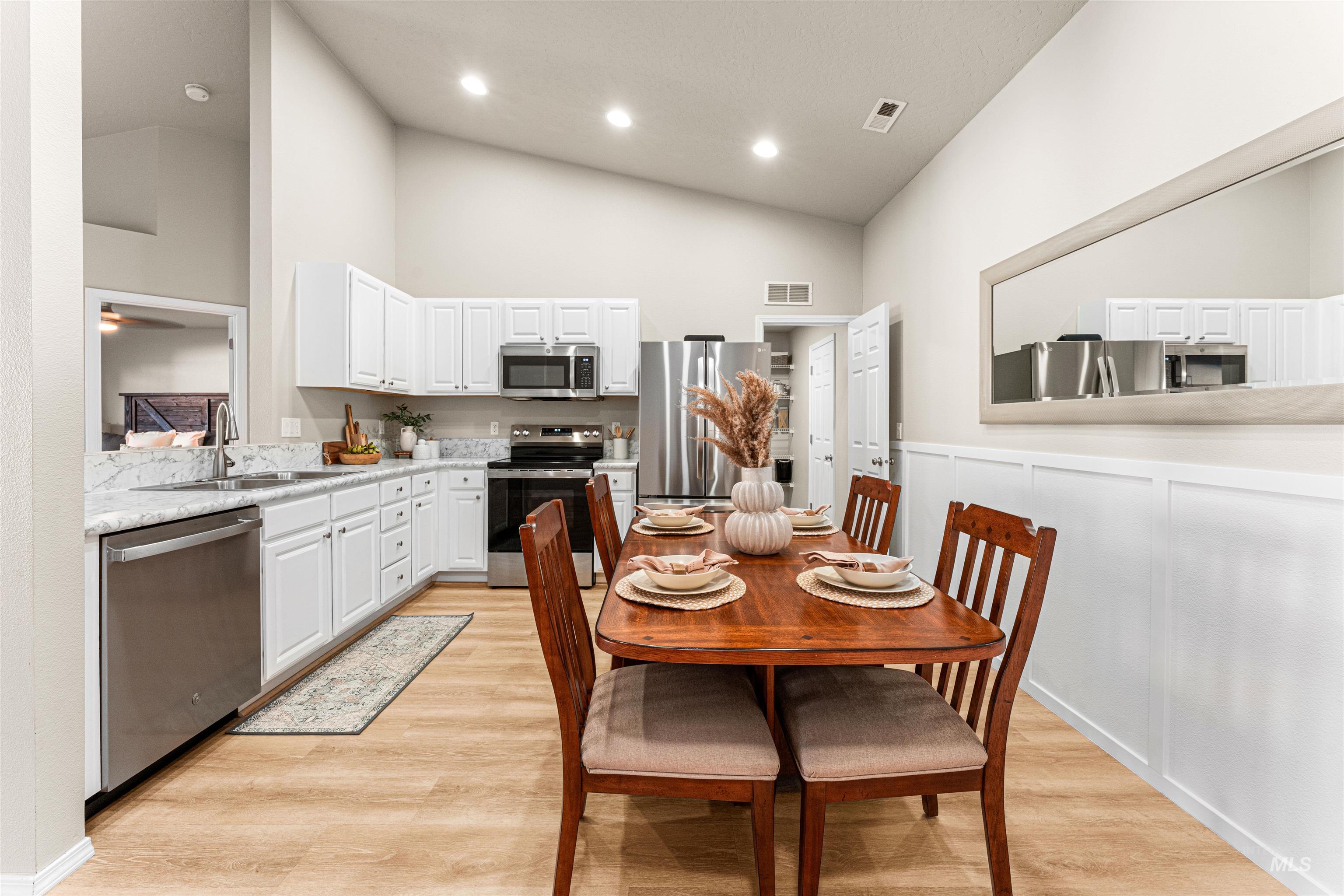 212 Forest Parkway, Caldwell, Idaho 83605, 3 Bedrooms, 2 Bathrooms, Residential For Sale, Price $365,000,MLS 98973168