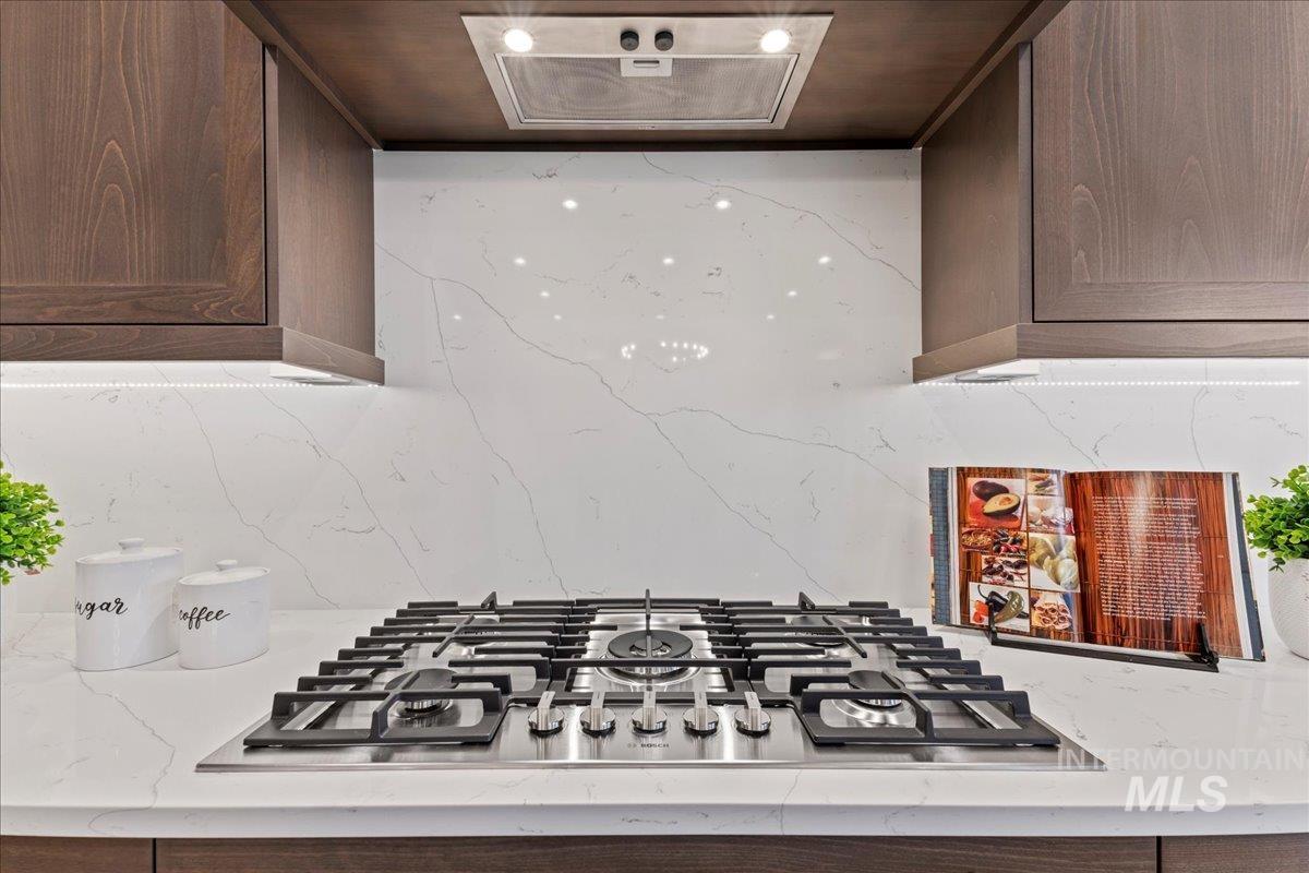 5667 W Haughburn Dr, Eagle, Idaho 83616, 3 Bedrooms, 2.5 Bathrooms, Residential For Sale, Price $949,900,MLS 98973169