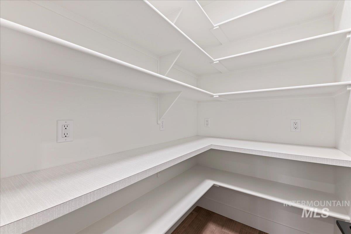 5667 W Haughburn Dr, Eagle, Idaho 83616, 3 Bedrooms, 2.5 Bathrooms, Residential For Sale, Price $949,900,MLS 98973169