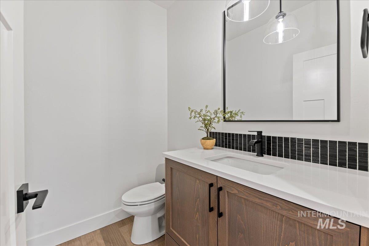 5667 W Haughburn Dr, Eagle, Idaho 83616, 3 Bedrooms, 2.5 Bathrooms, Residential For Sale, Price $949,900,MLS 98973169